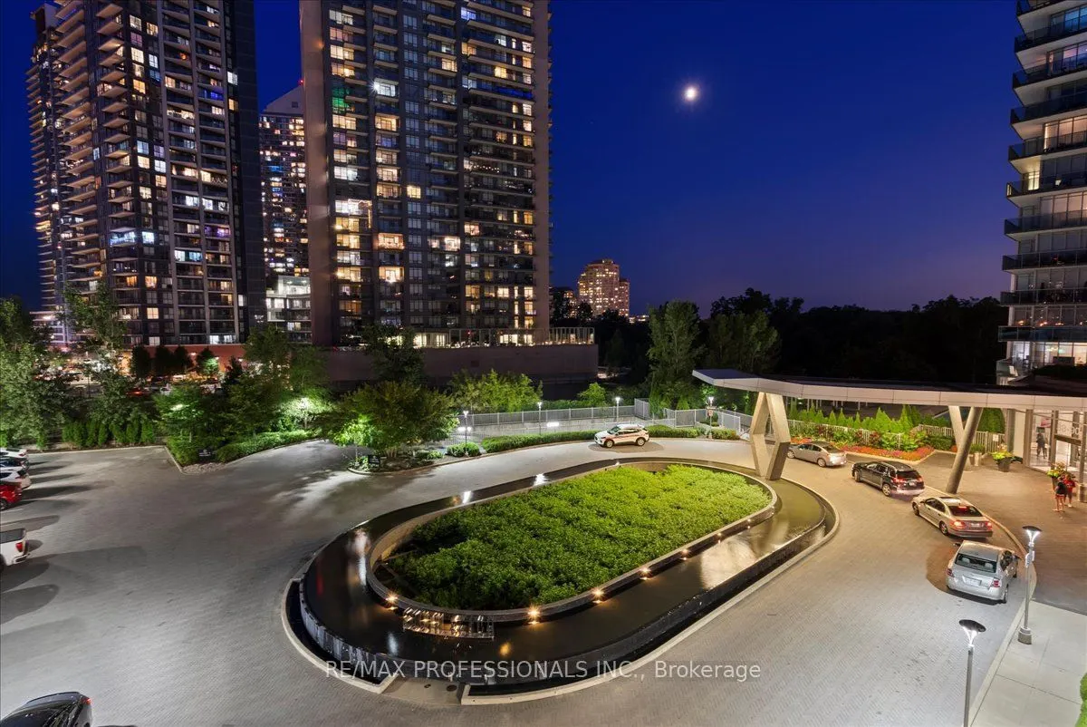 88 Park Lawn Road, #911