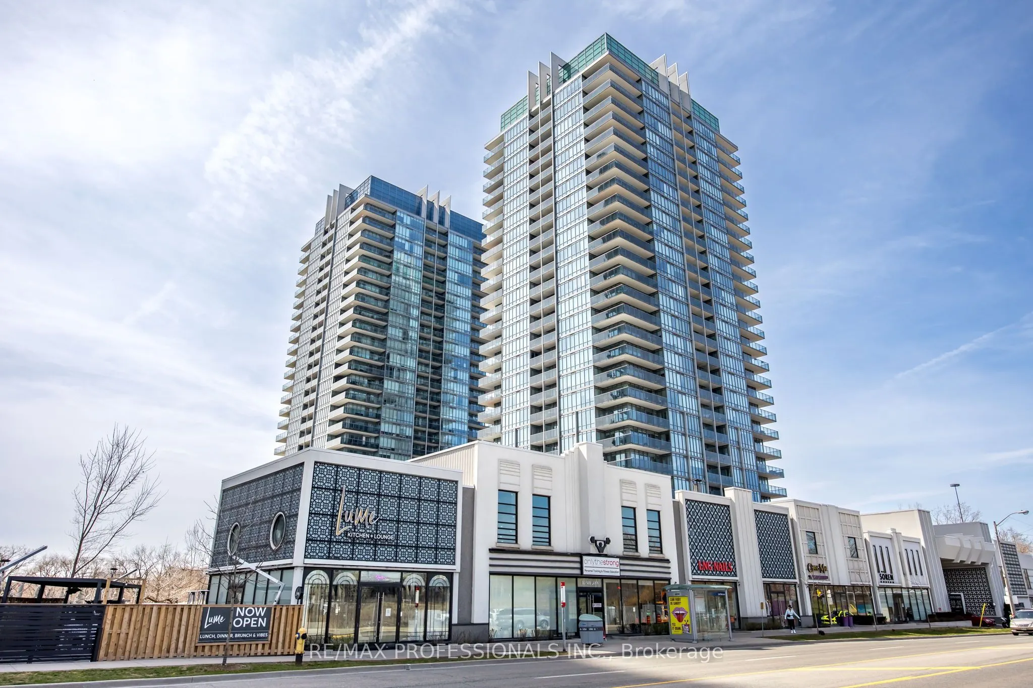 88 Park Lawn Road, #911