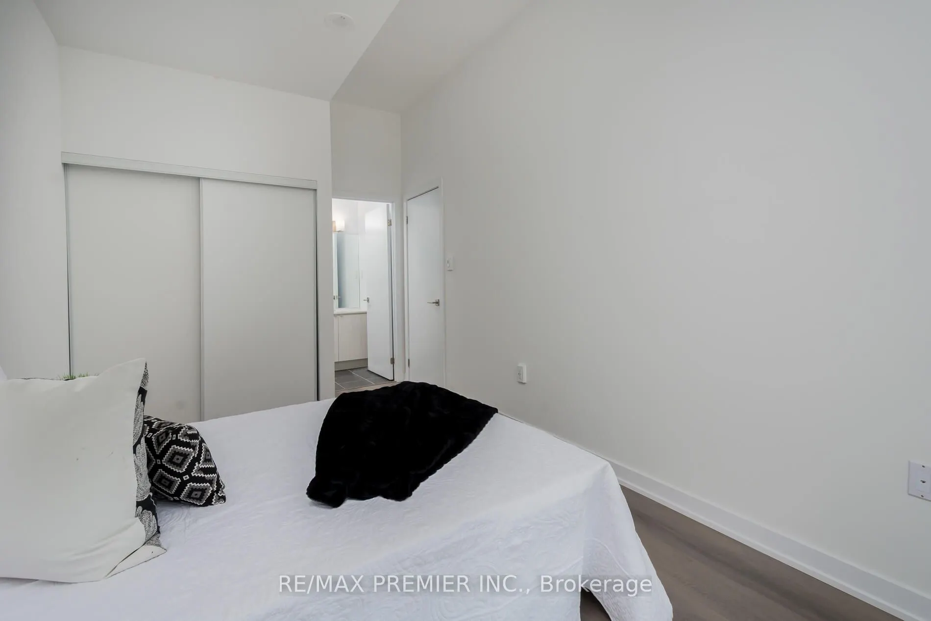 562 Hopewell Avenue, #103