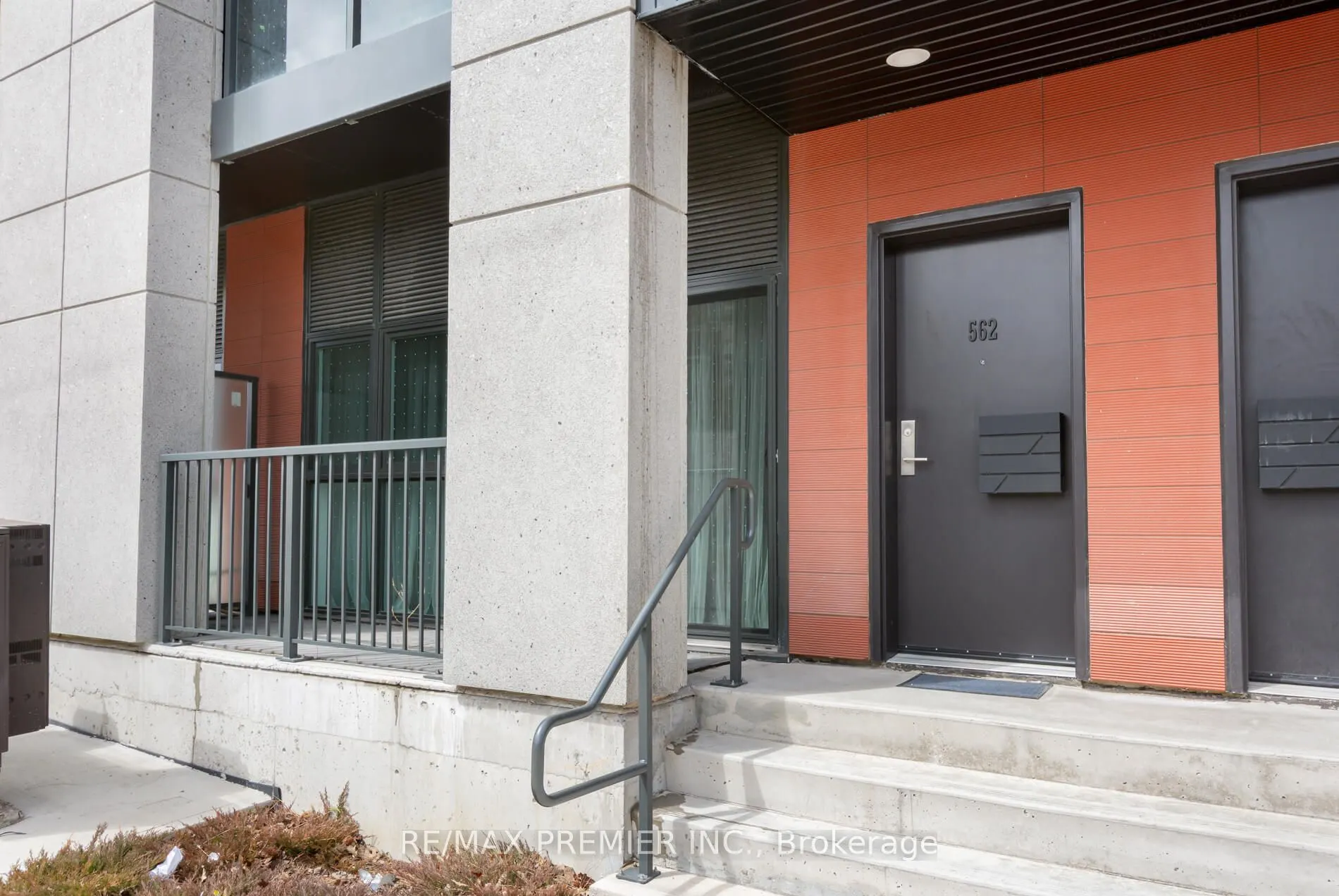 562 Hopewell Avenue, #103