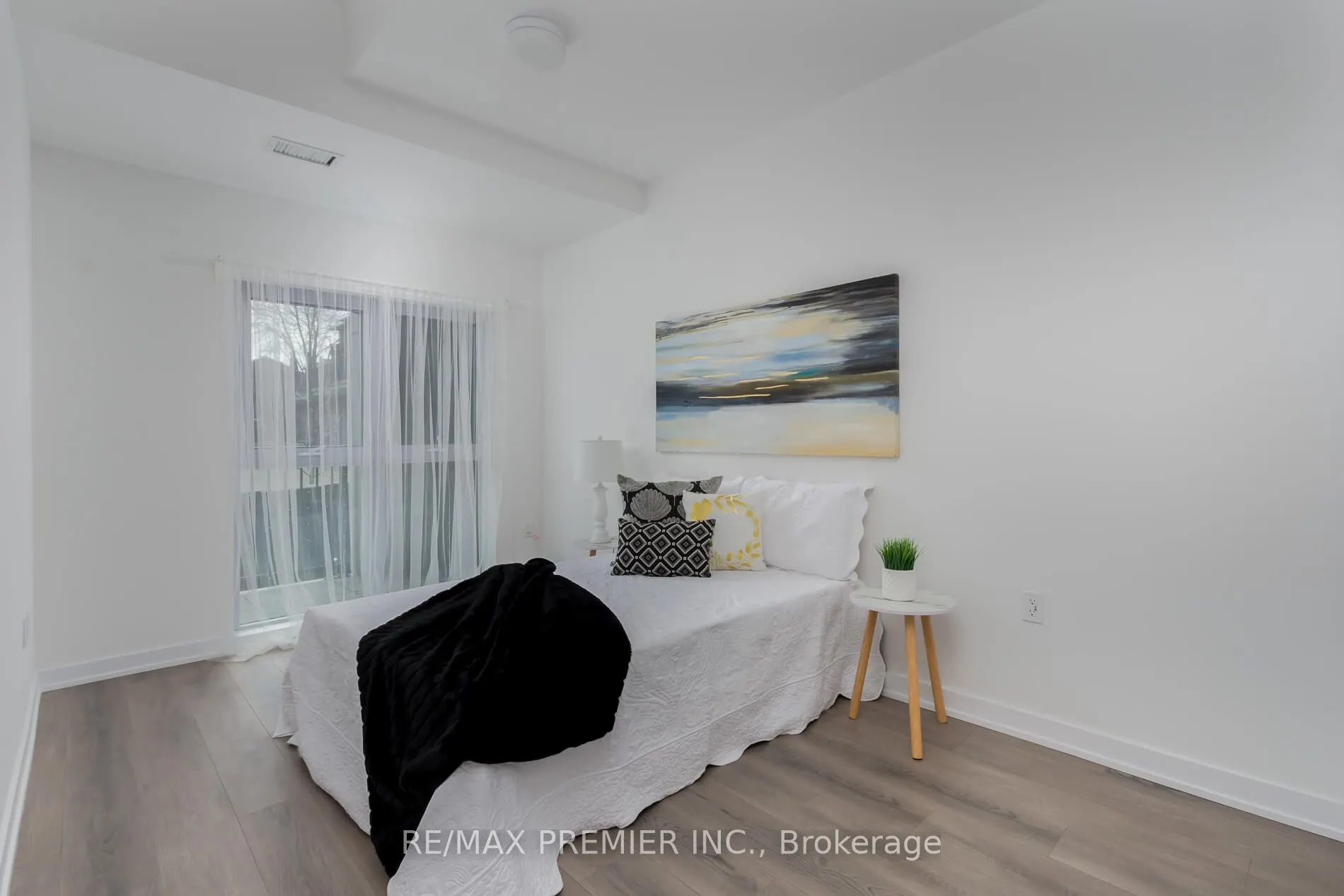 562 Hopewell Avenue, #103