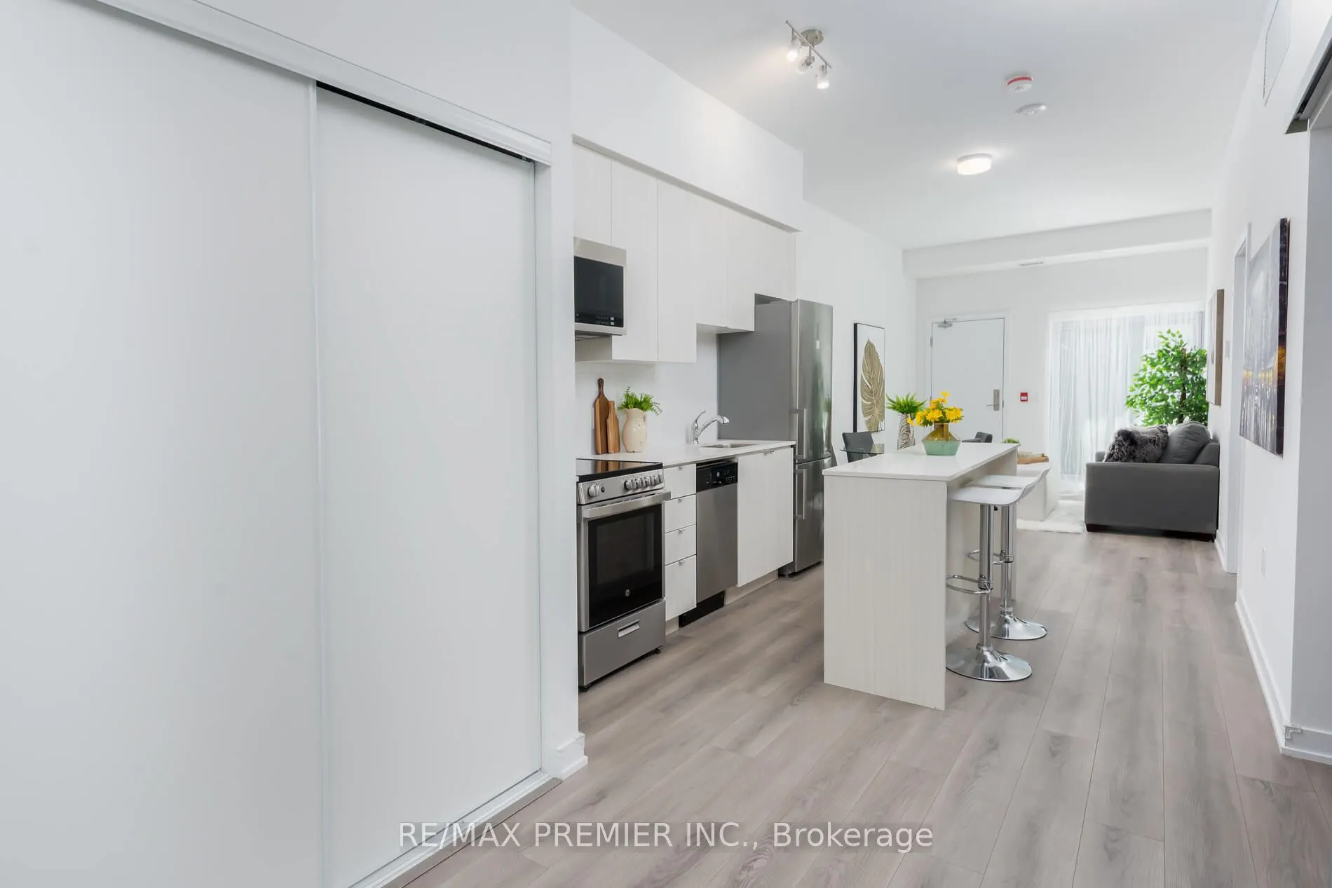 562 Hopewell Avenue, #103