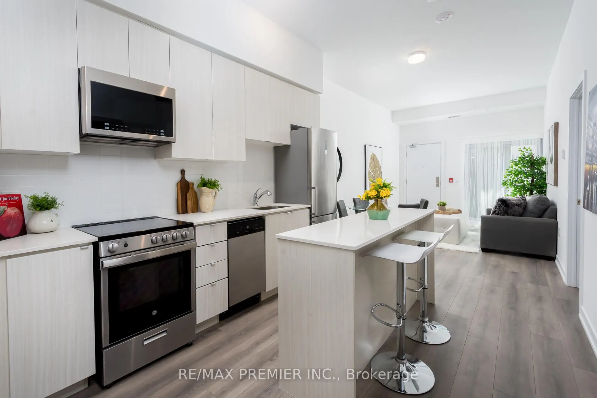 562 Hopewell Avenue, #103