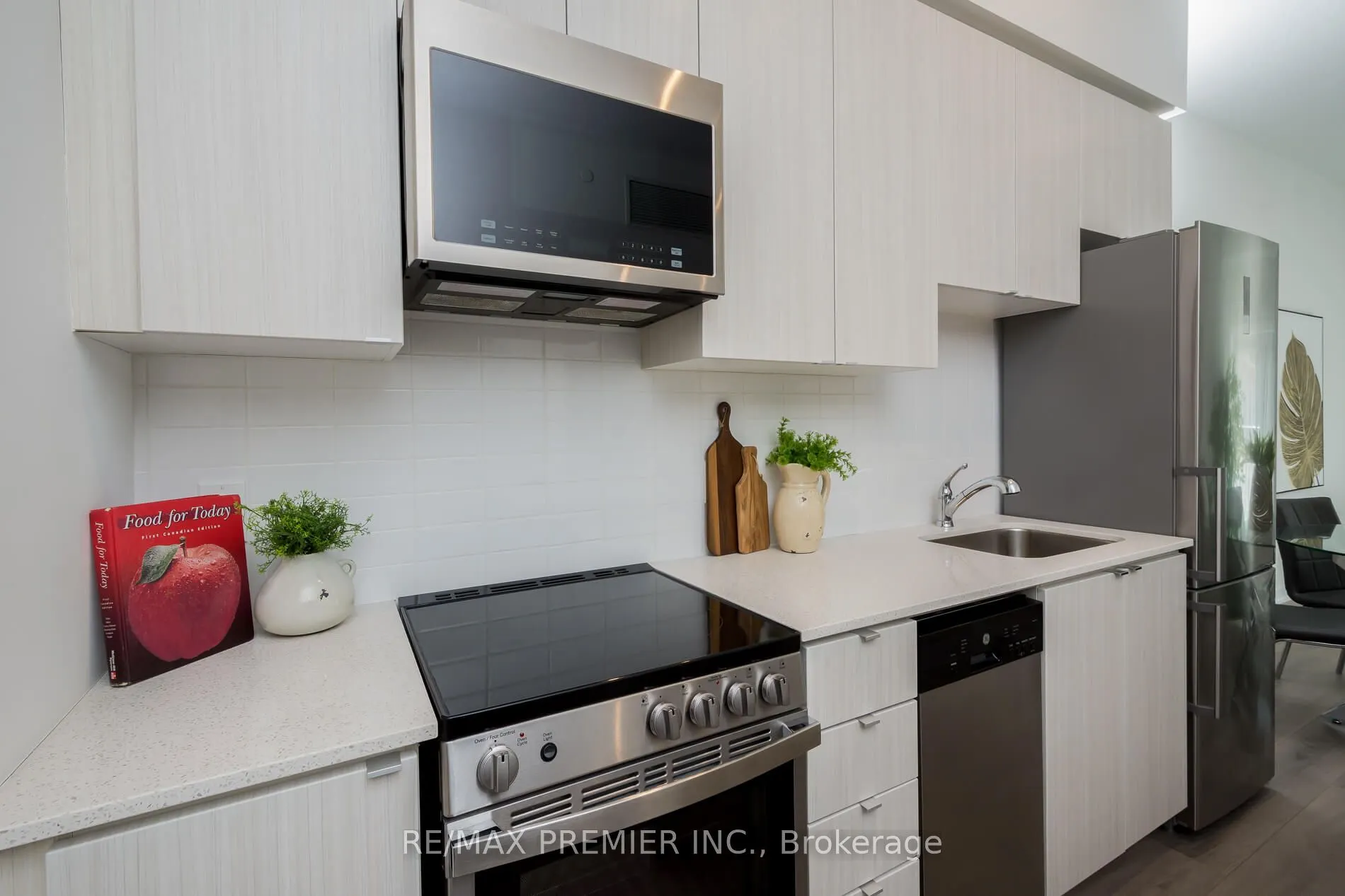 562 Hopewell Avenue, #103