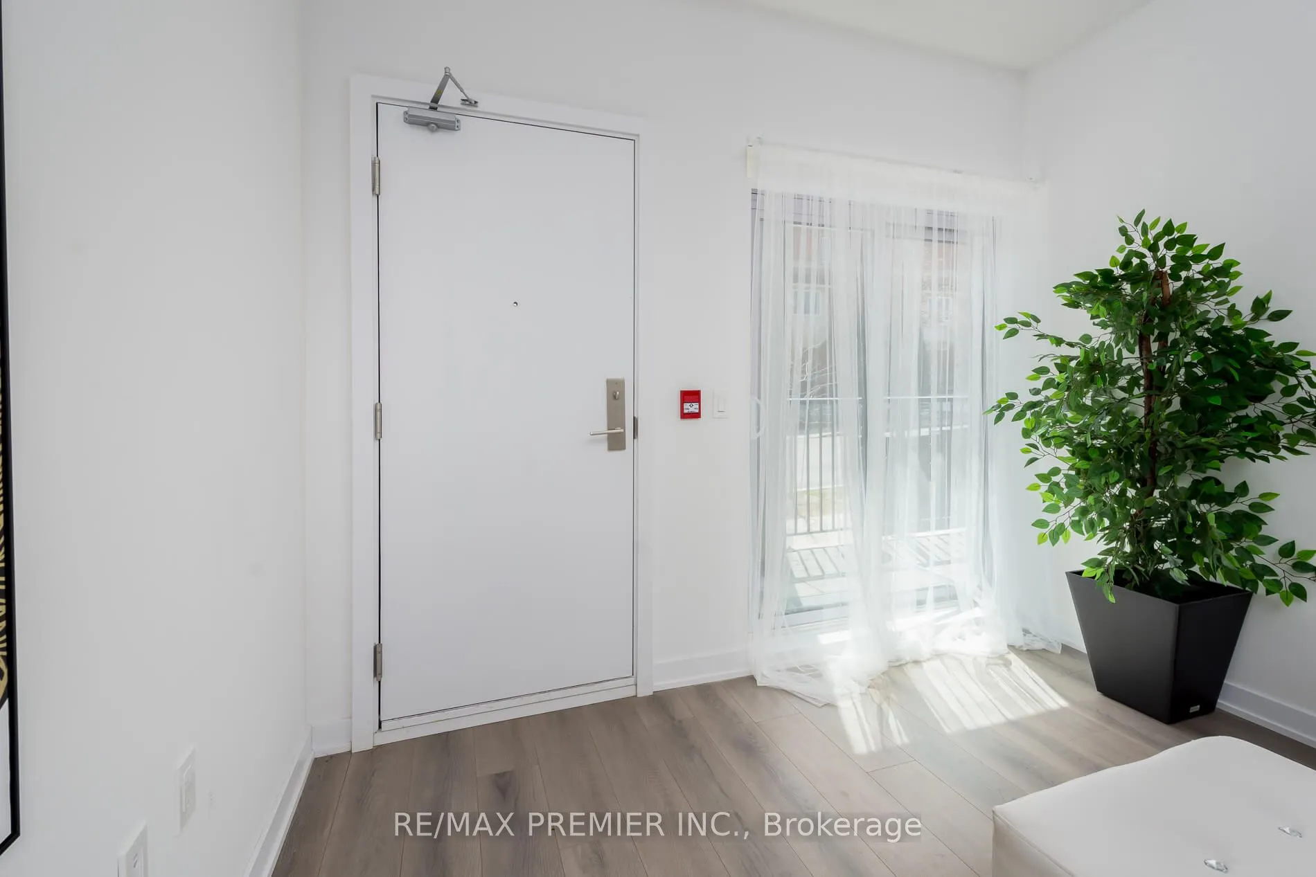 562 Hopewell Avenue, #103