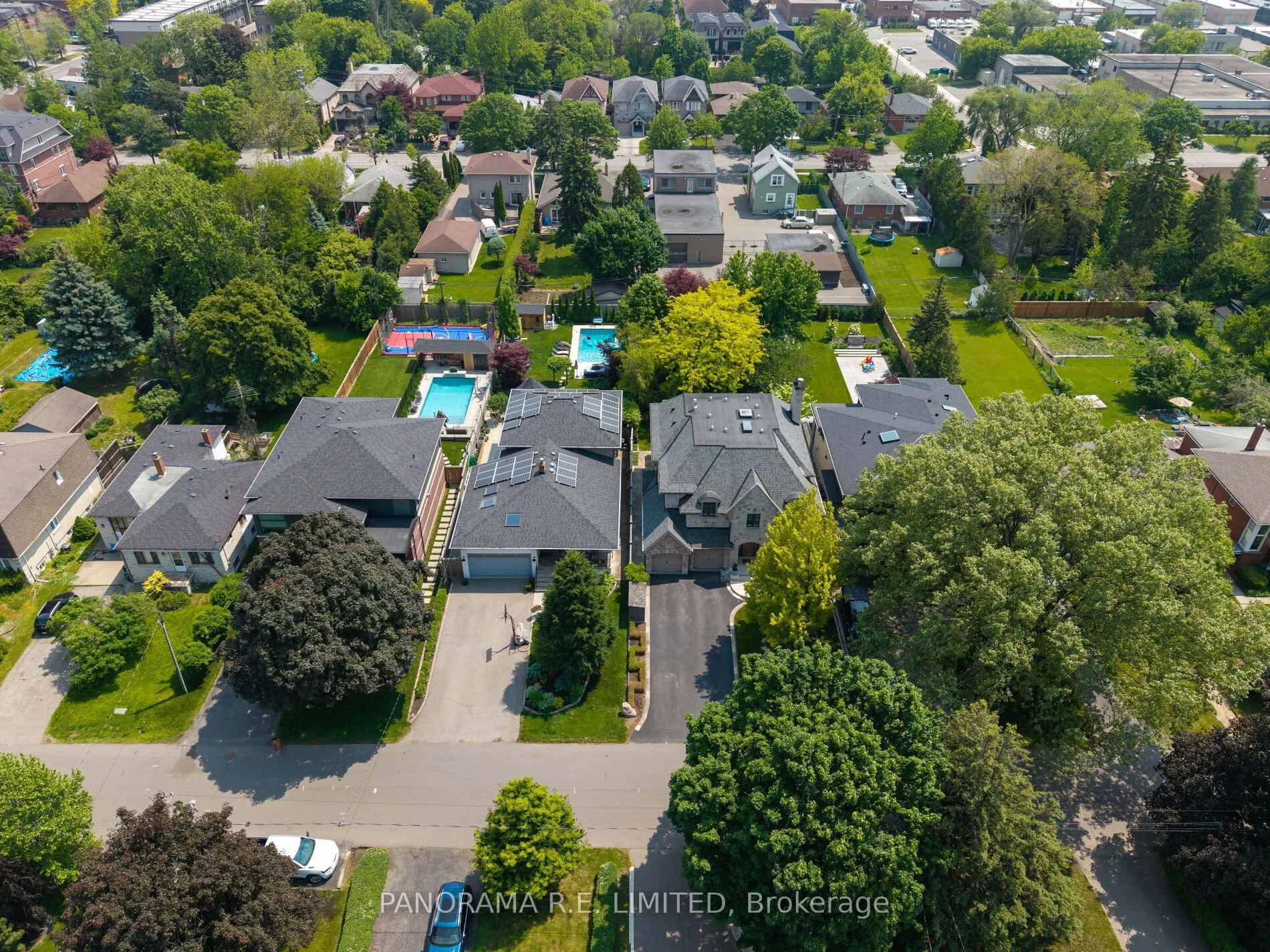 19 Graystone Gardens