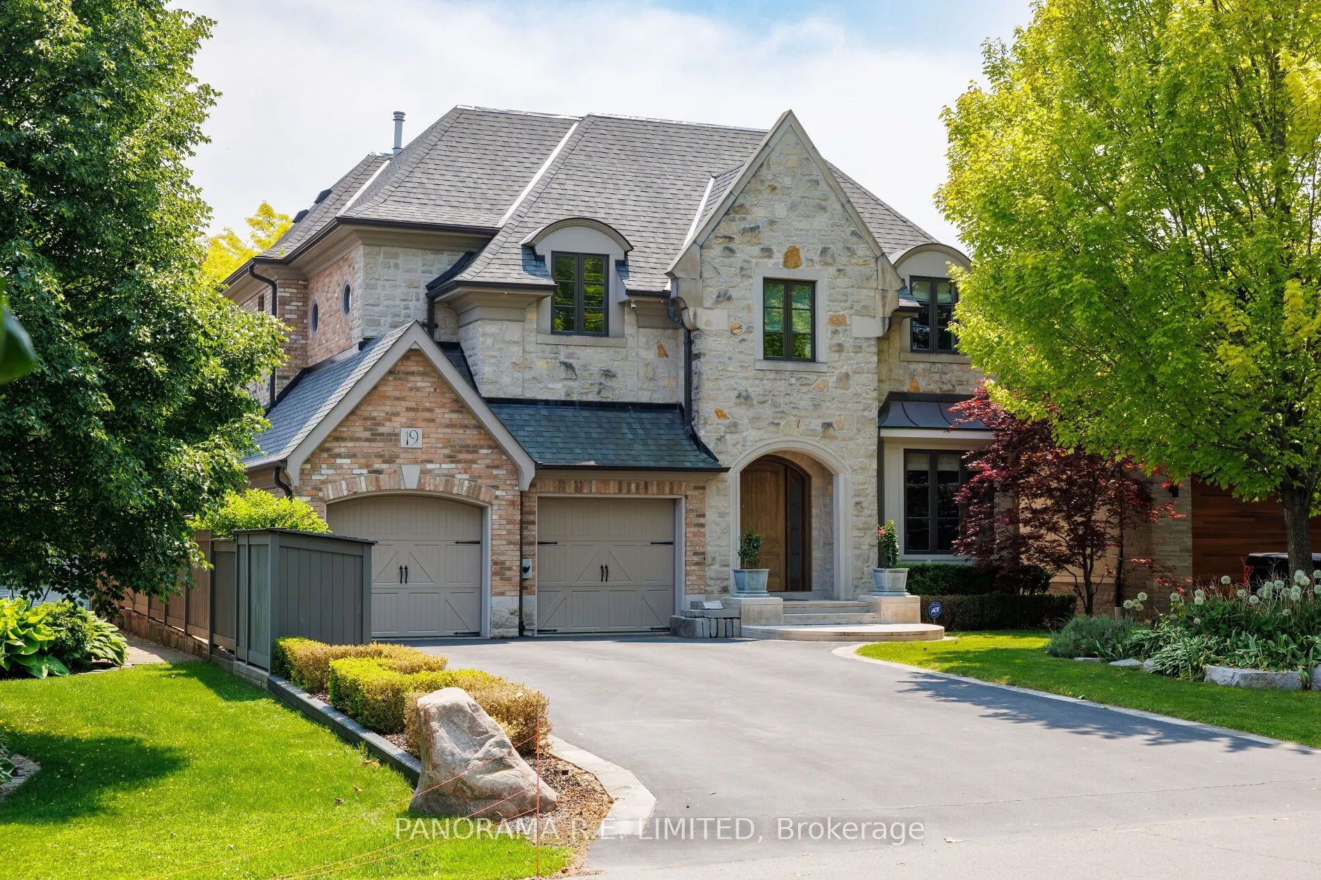 19 Graystone Gardens
