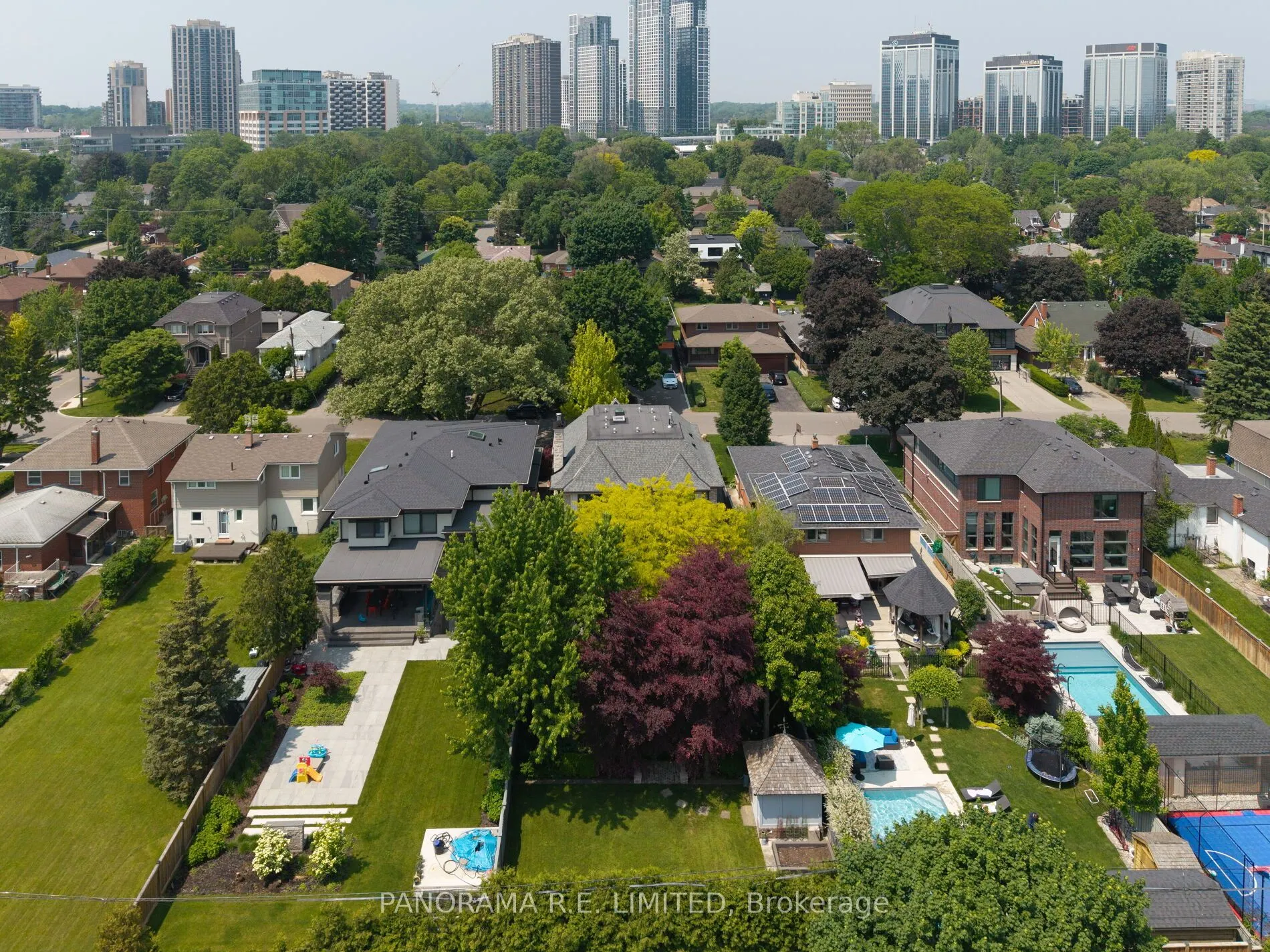 19 Graystone Gardens