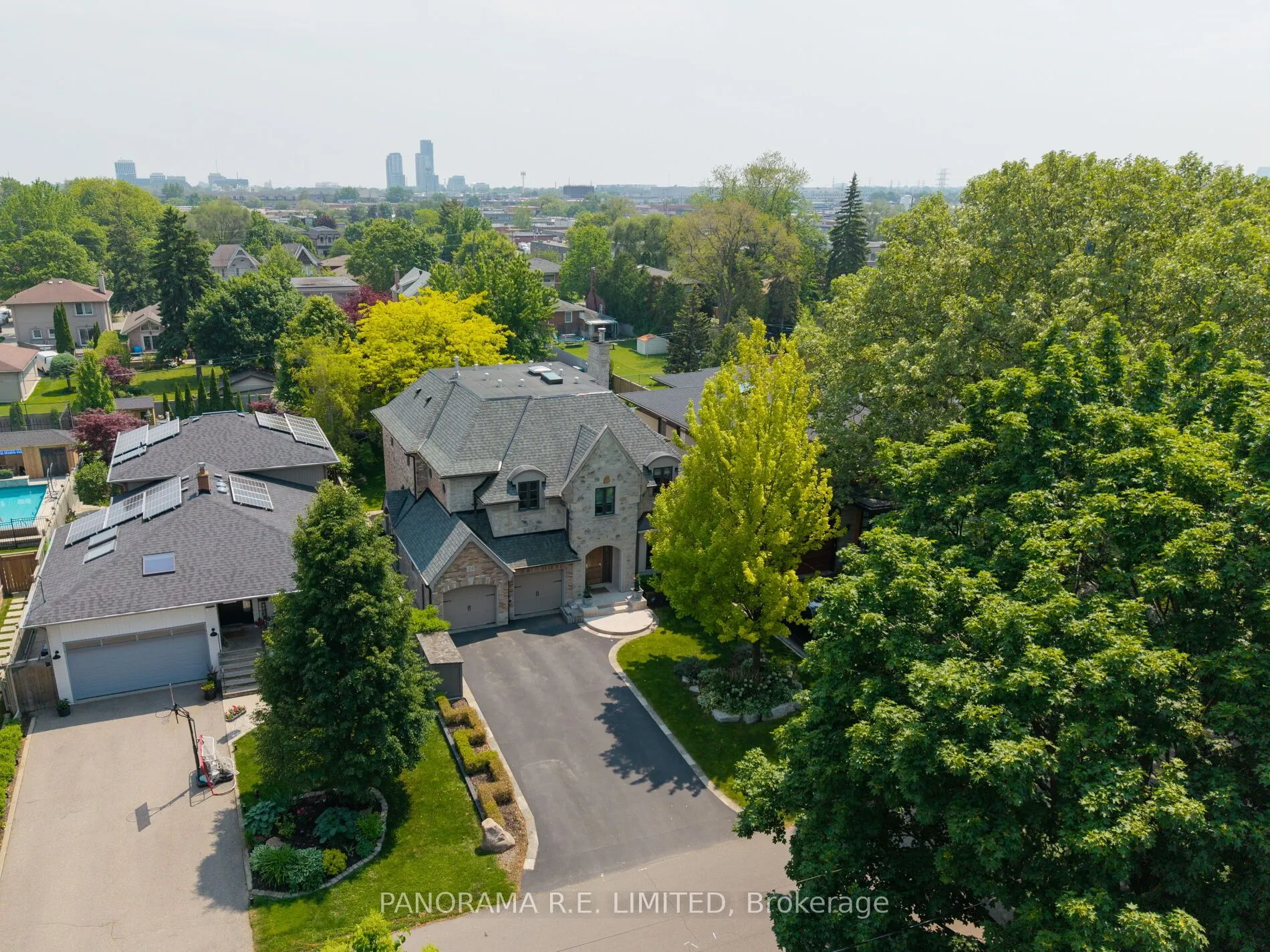 19 Graystone Gardens