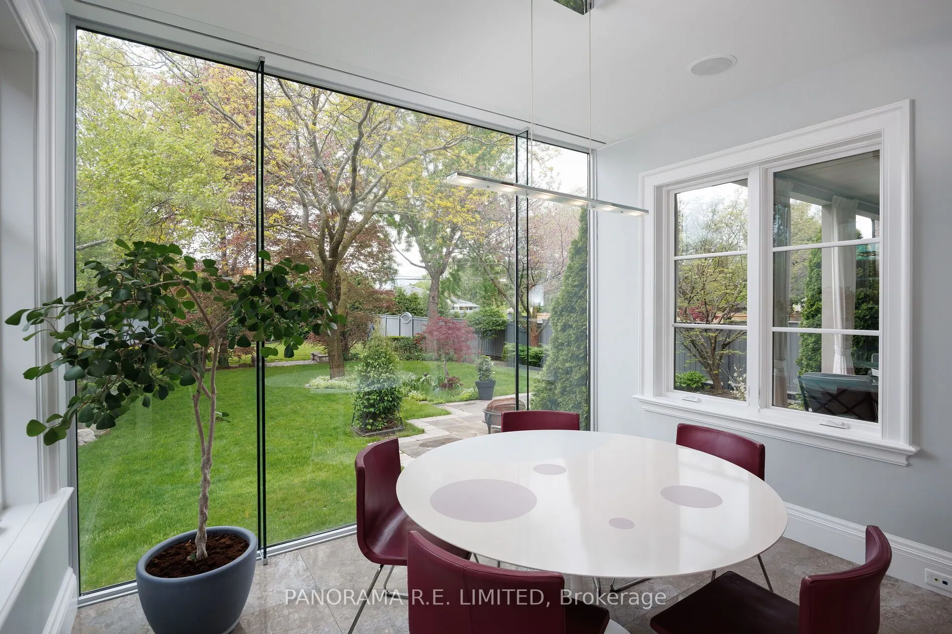 19 Graystone Gardens