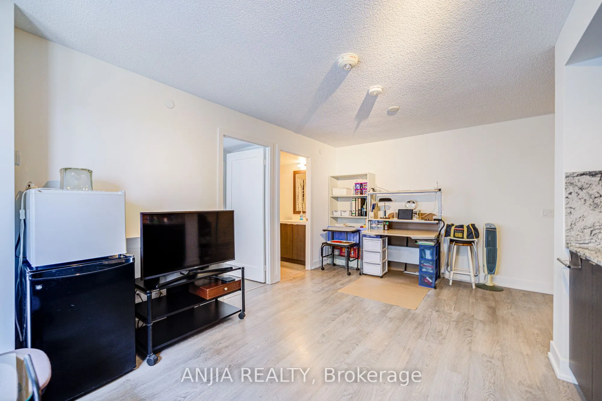 9 Mabelle Avenue, #1526