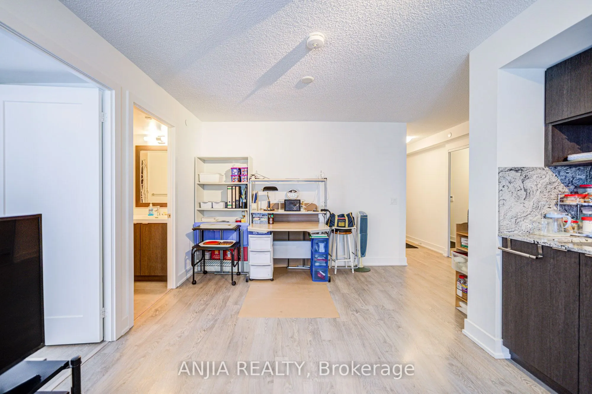 9 Mabelle Avenue, #1526