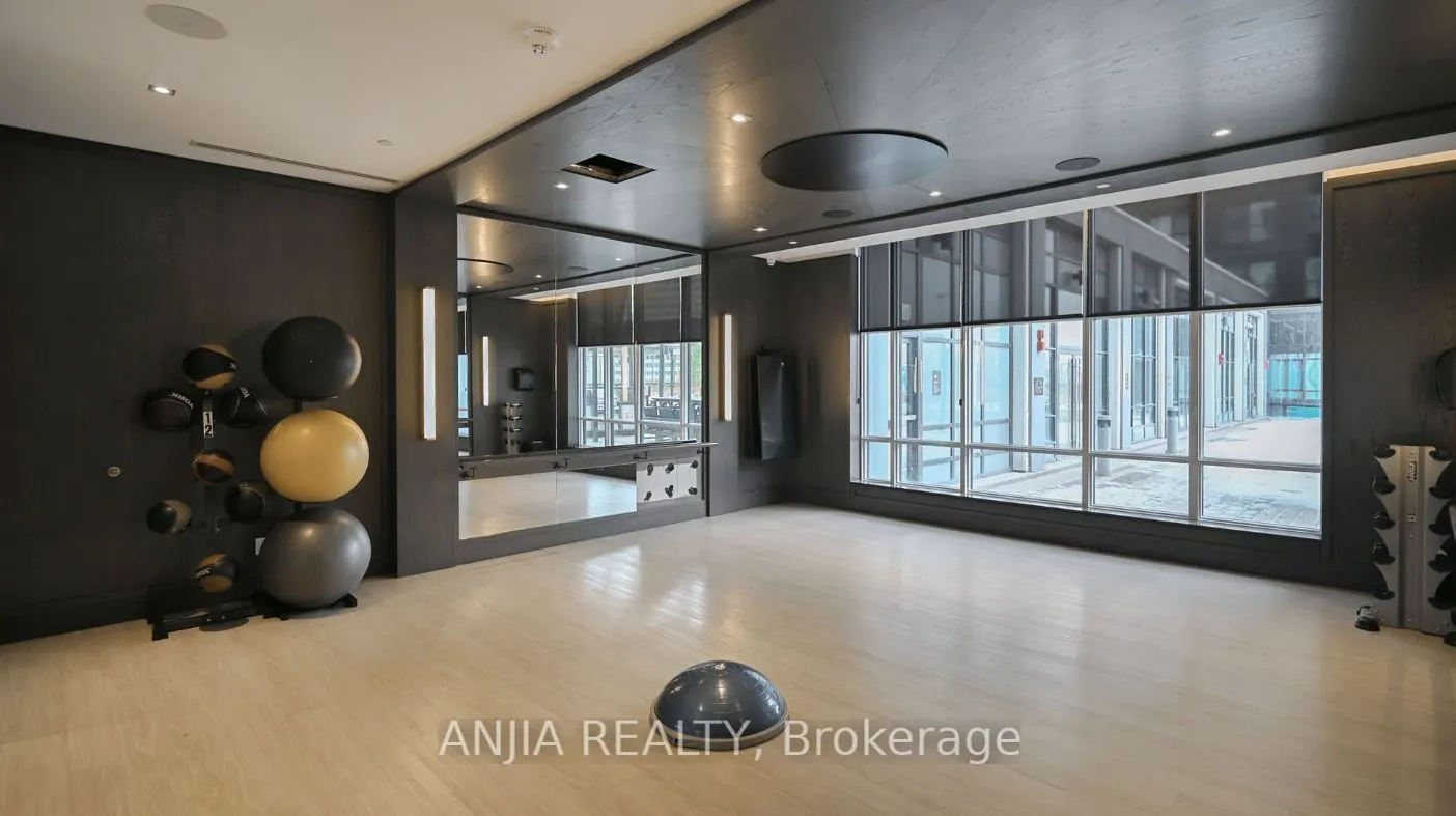9 Mabelle Avenue, #1526