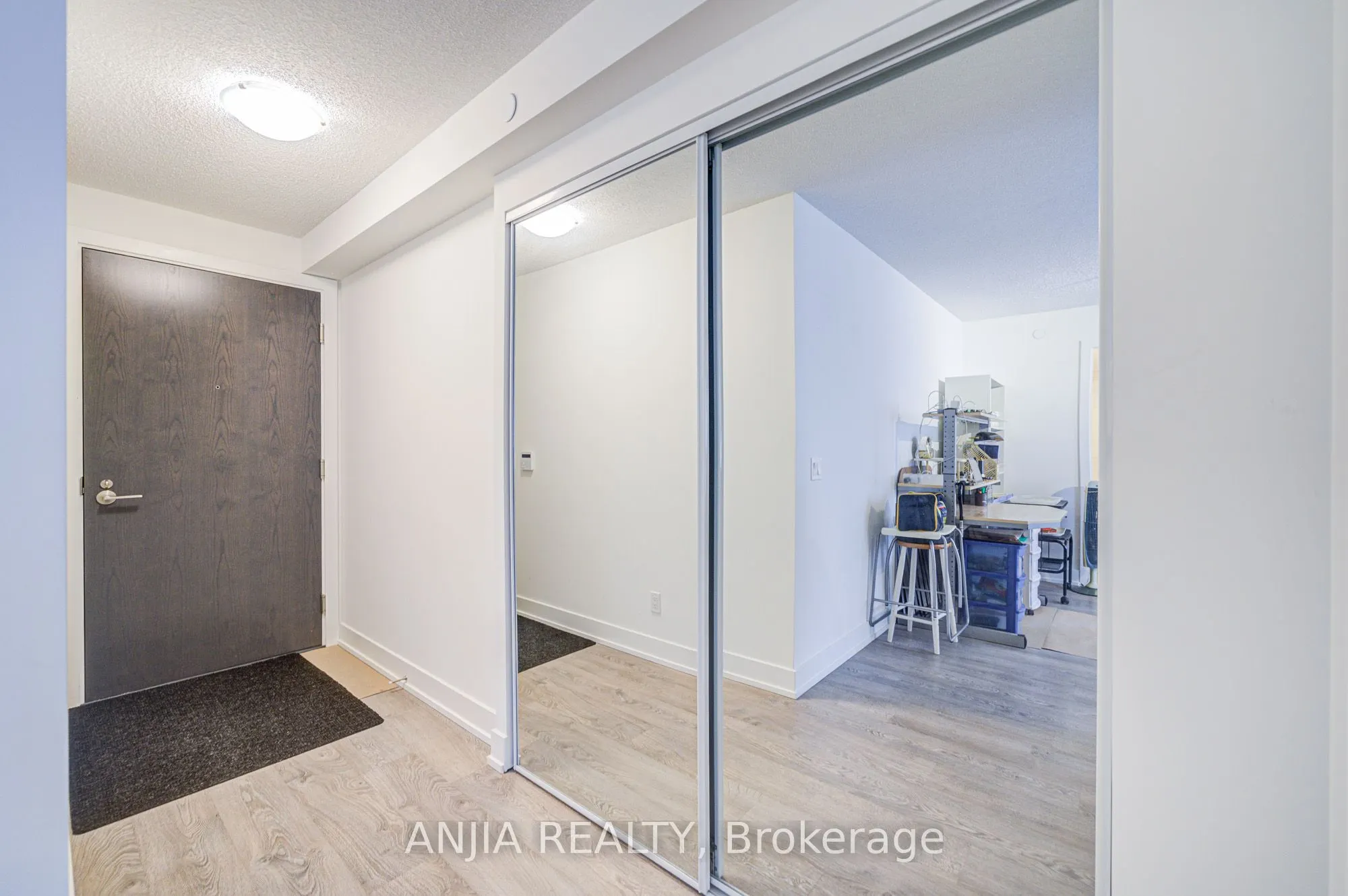 9 Mabelle Avenue, #1526