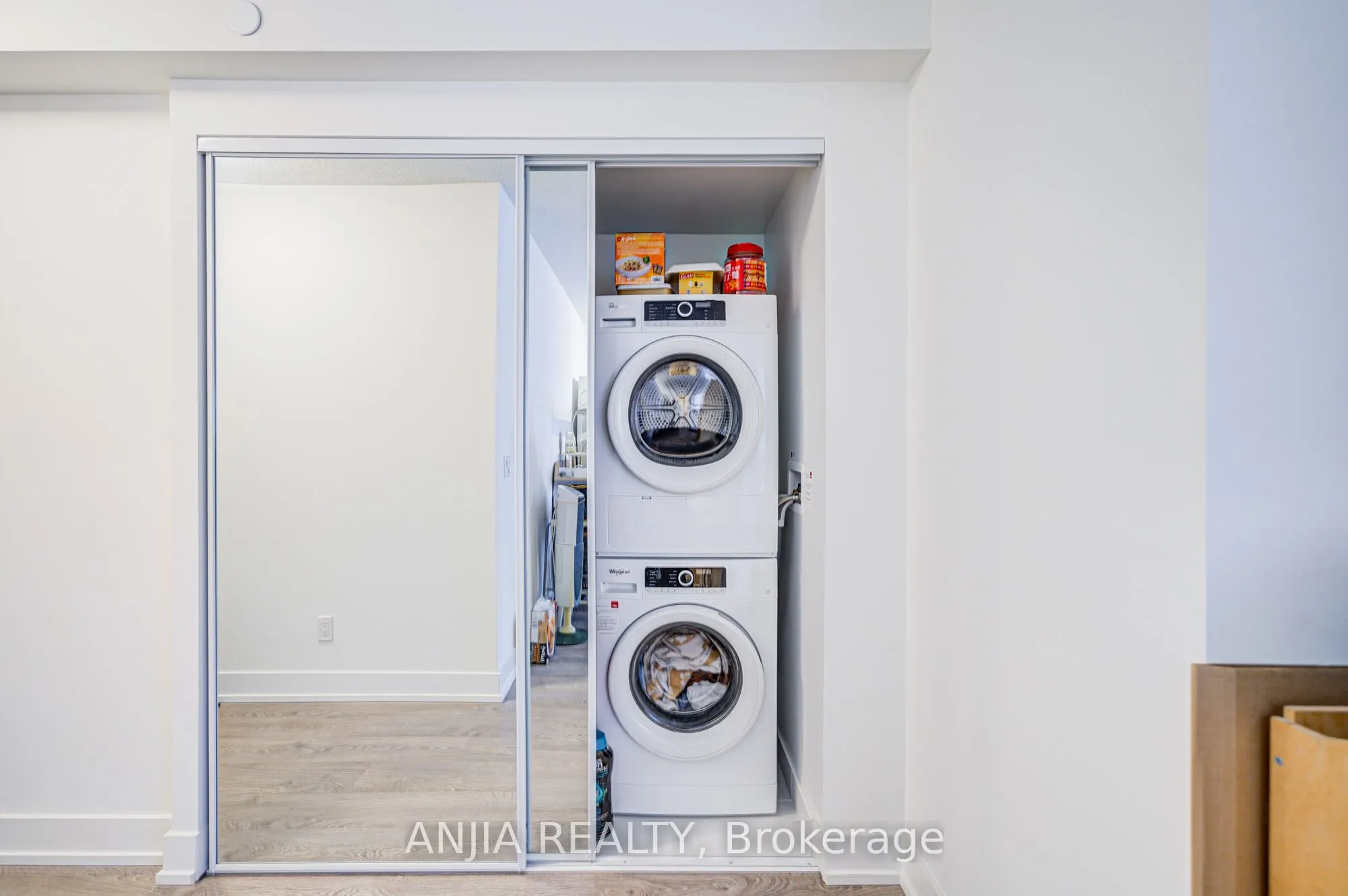 9 Mabelle Avenue, #1526