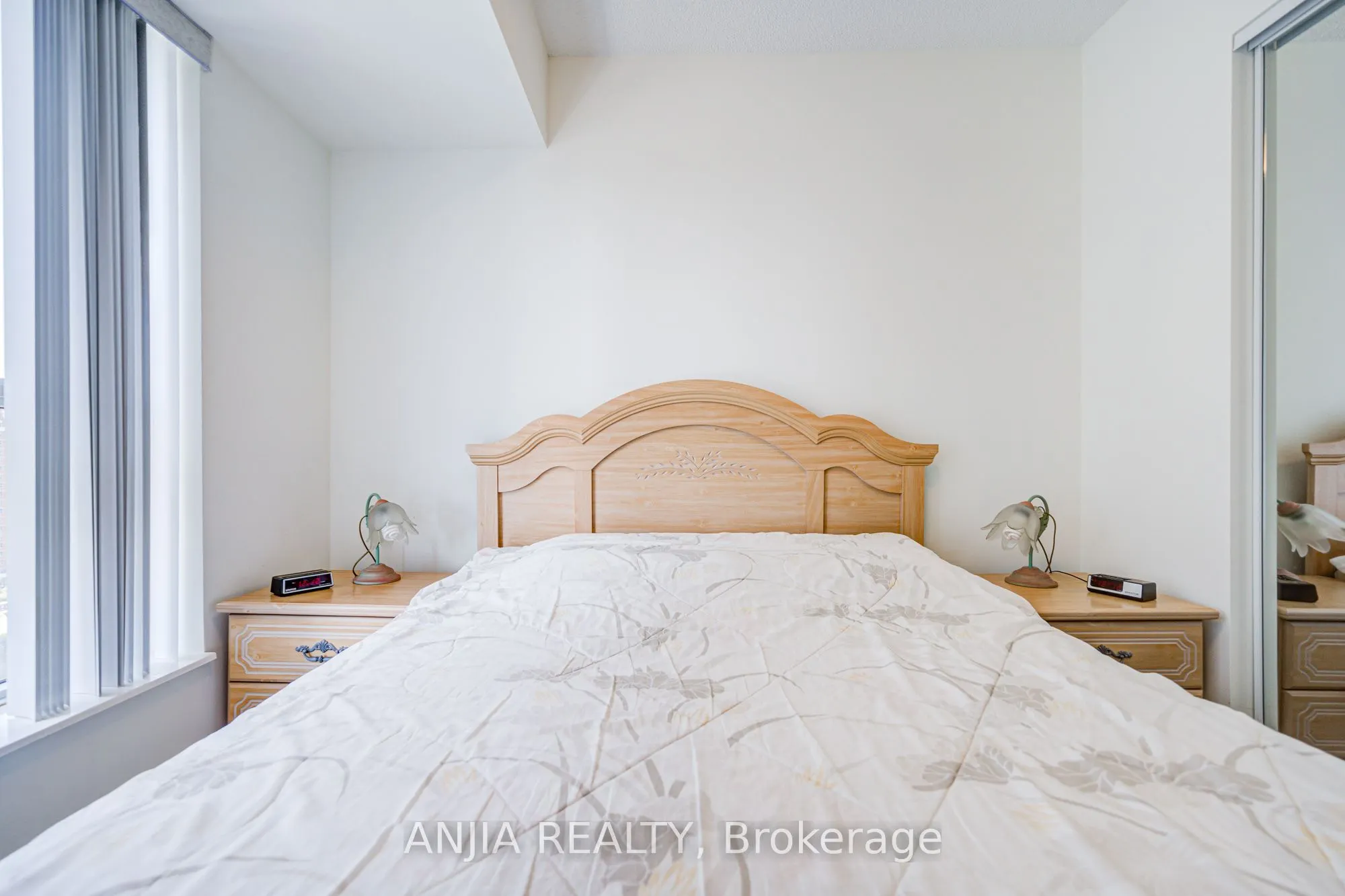 9 Mabelle Avenue, #1526