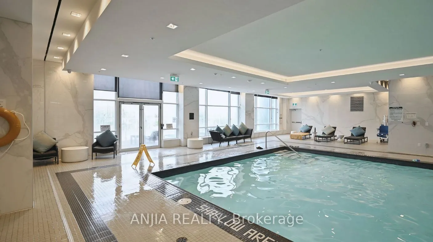 9 Mabelle Avenue, #1526