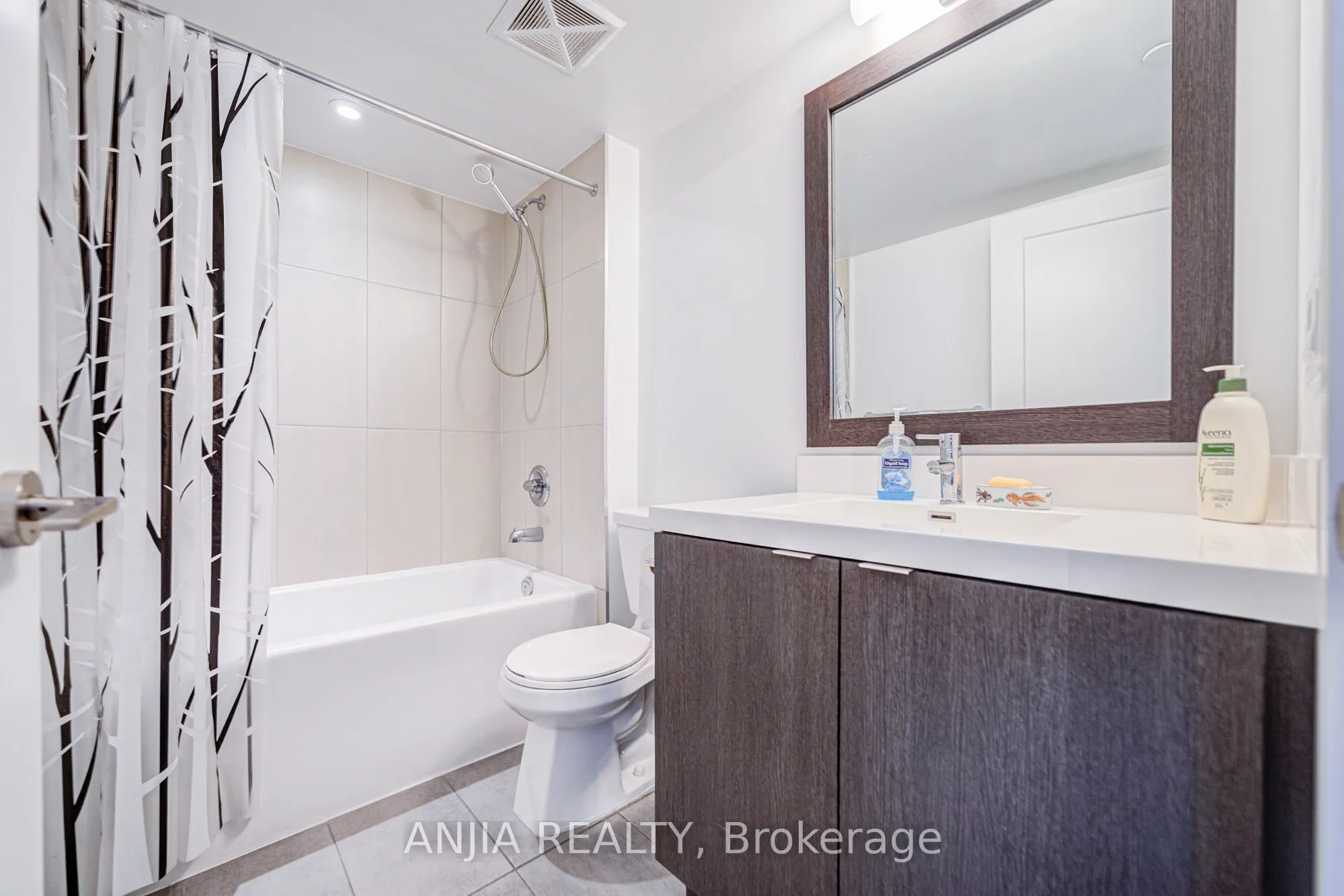 9 Mabelle Avenue, #1526