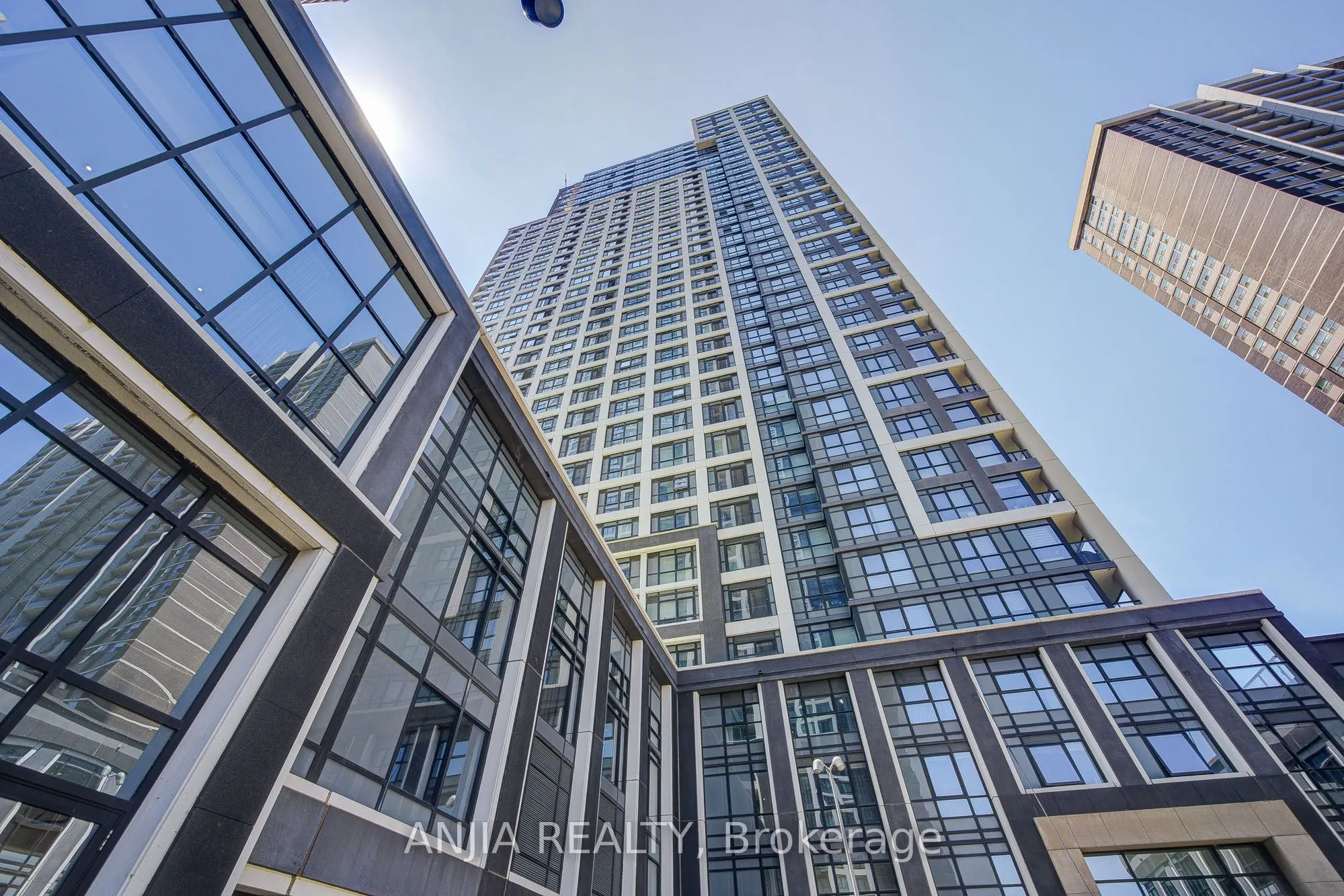 9 Mabelle Avenue, #1526