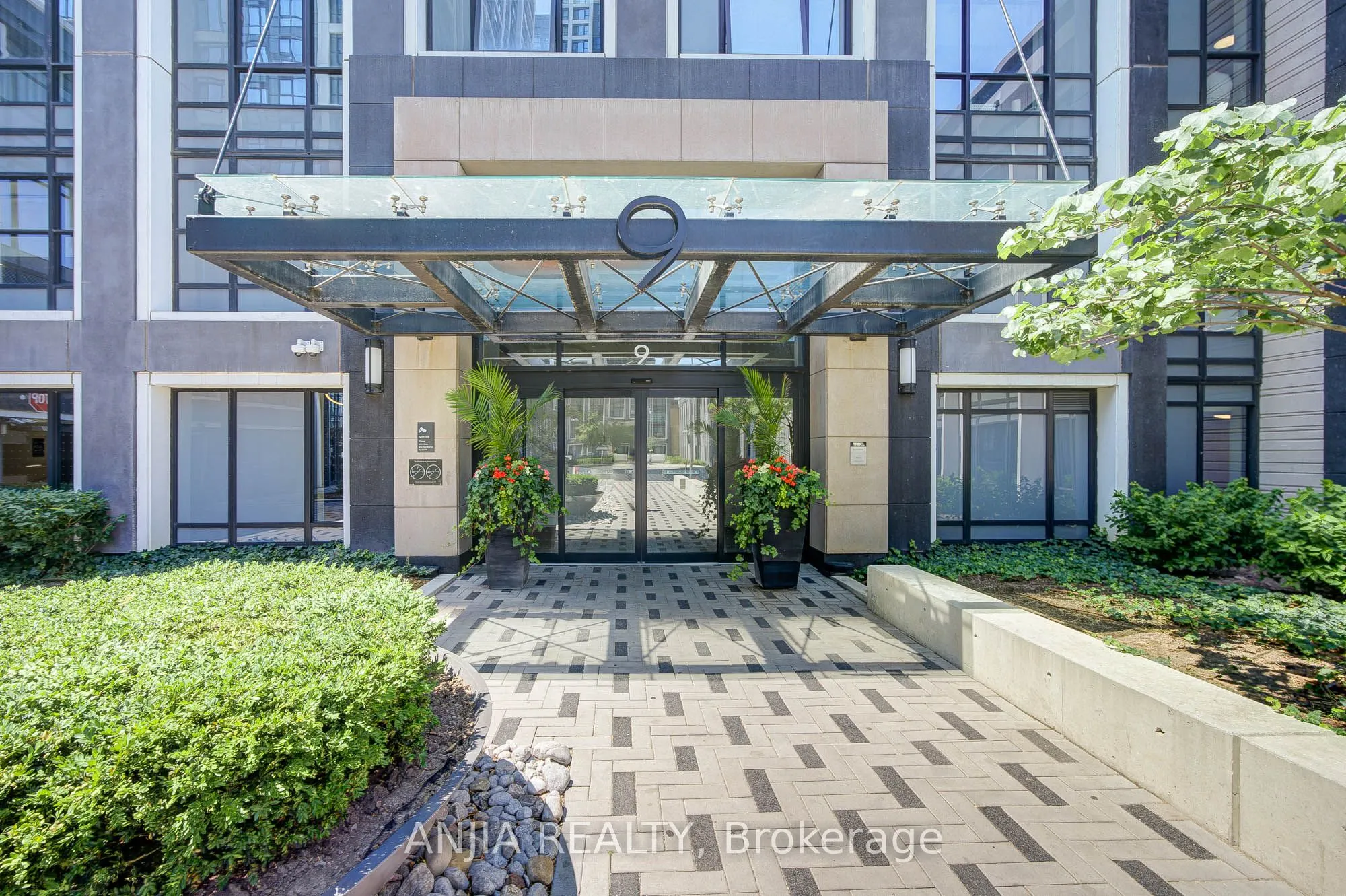 9 Mabelle Avenue, #1526