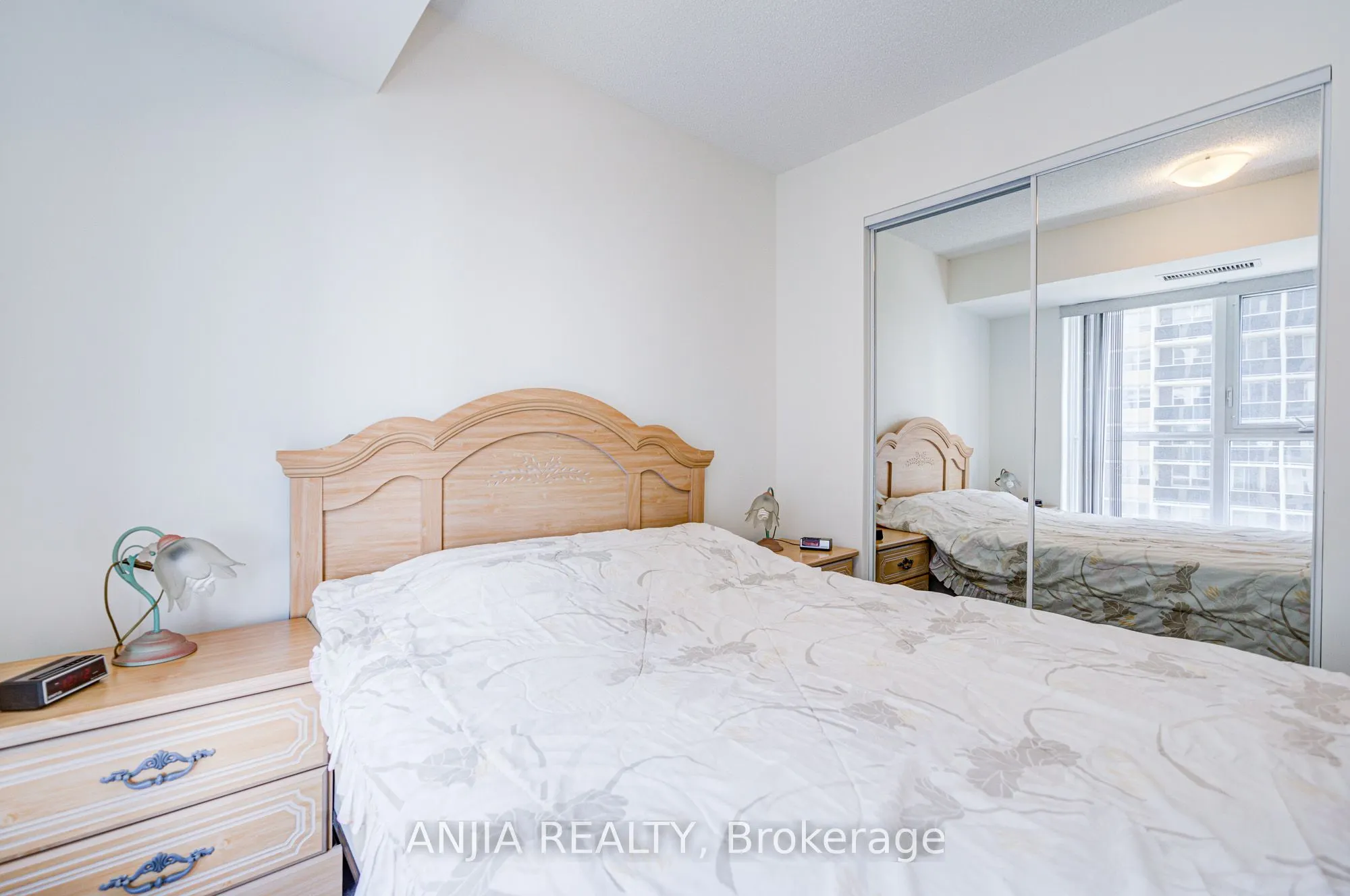 9 Mabelle Avenue, #1526