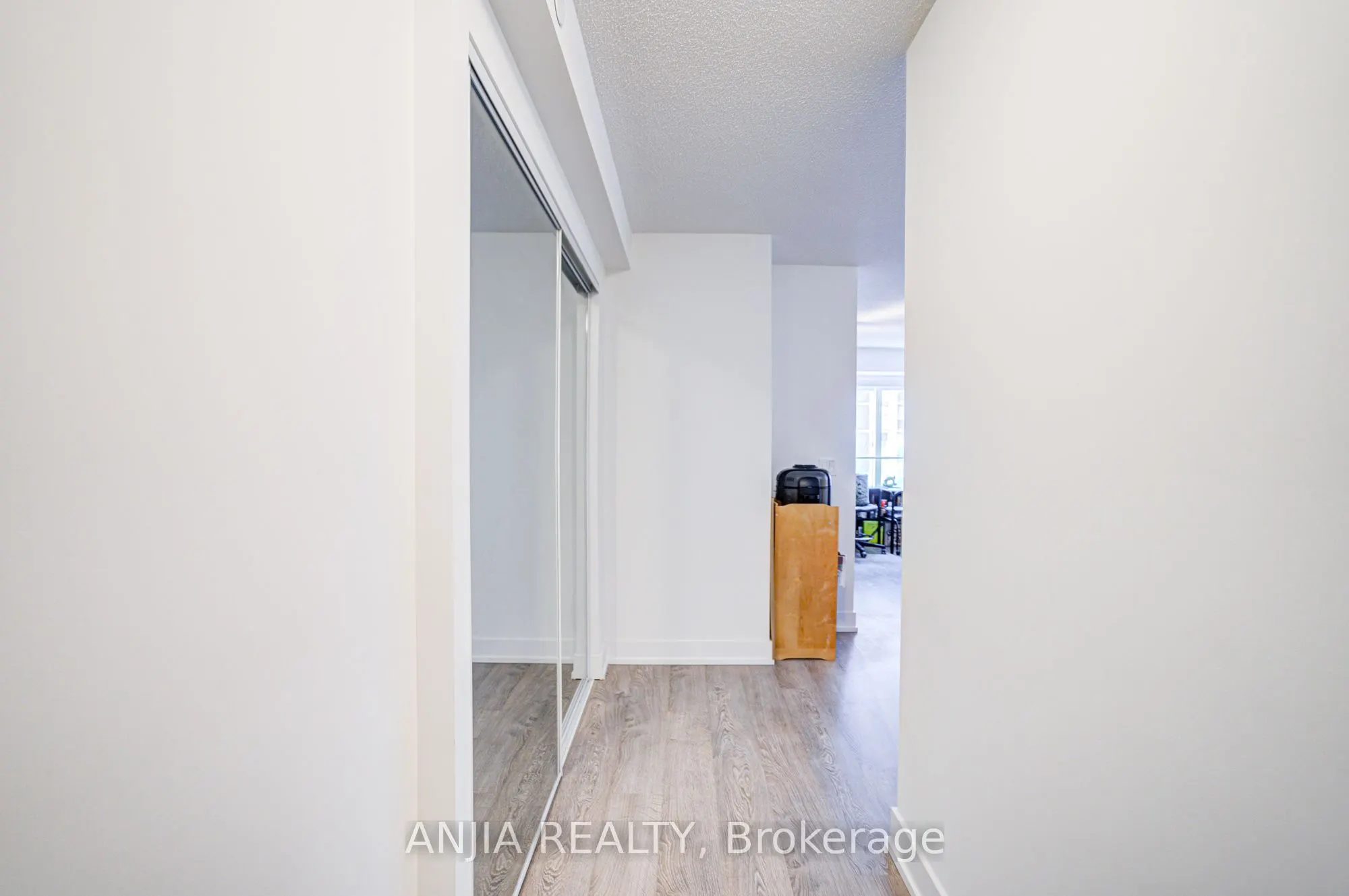 9 Mabelle Avenue, #1526