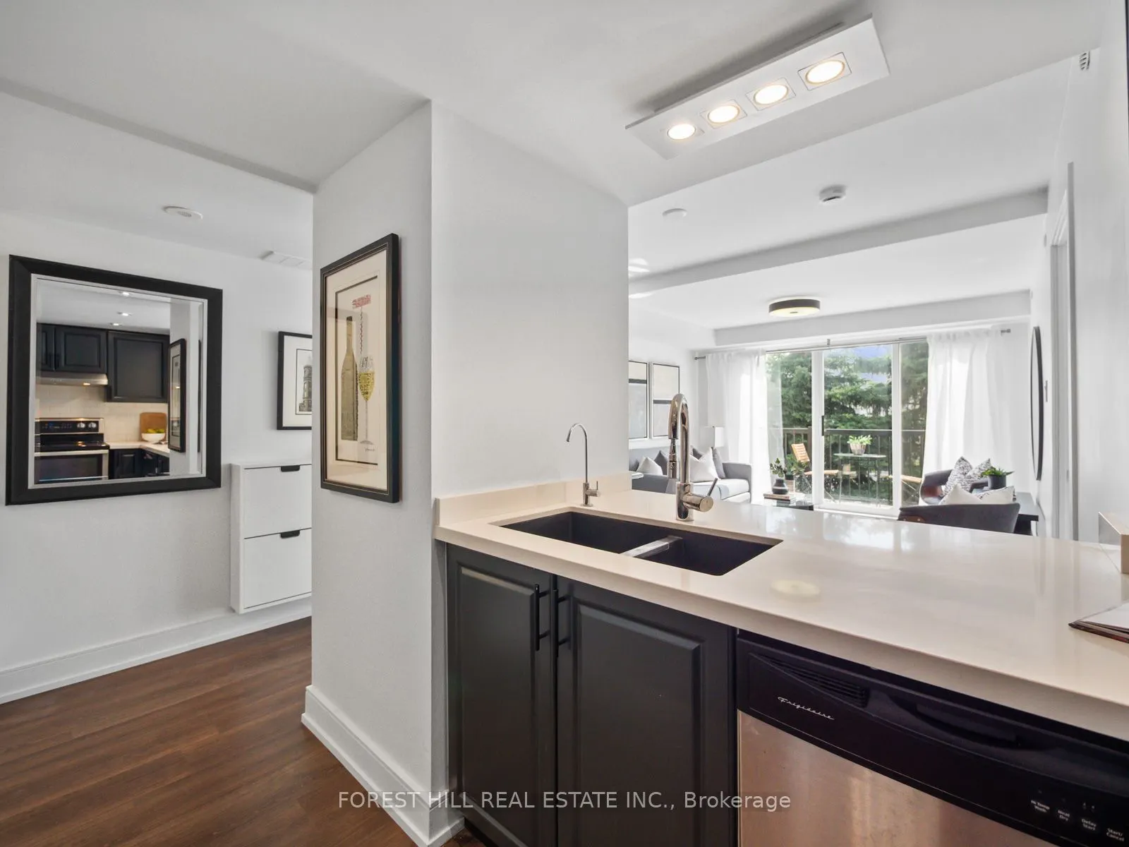 65 George Appleton Way, #2069