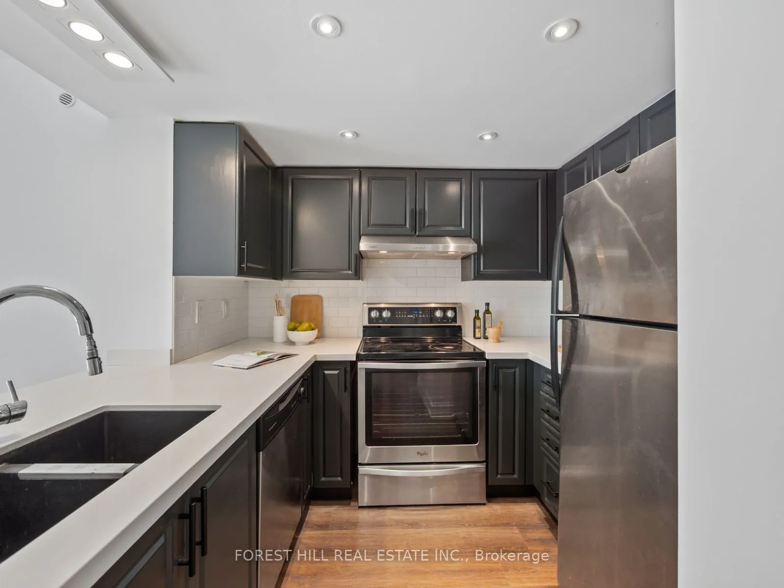 65 George Appleton Way, #2069