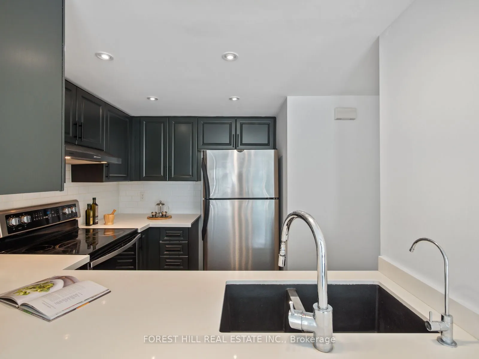 65 George Appleton Way, #2069