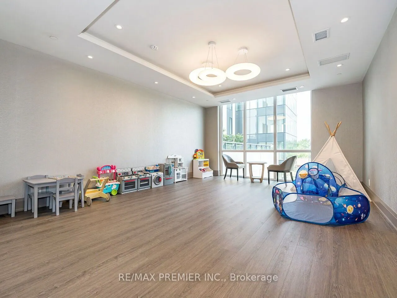 15 Lynch Street, #1805