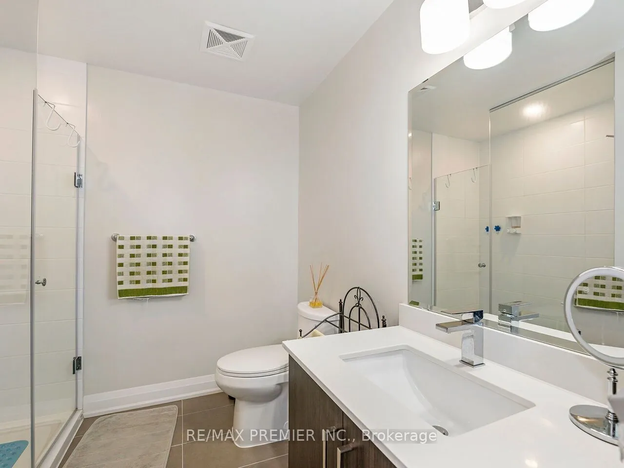 15 Lynch Street, #1805
