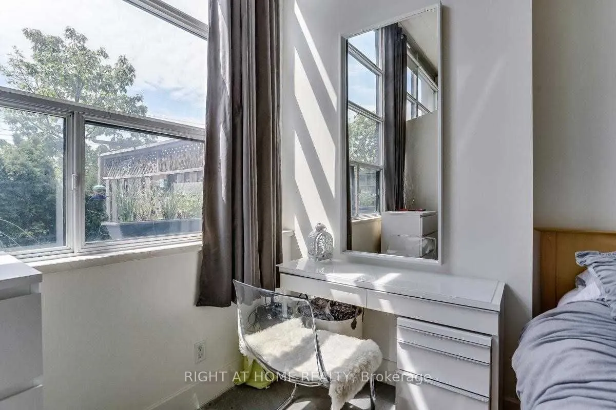 1001 Roselawn Avenue, #109
