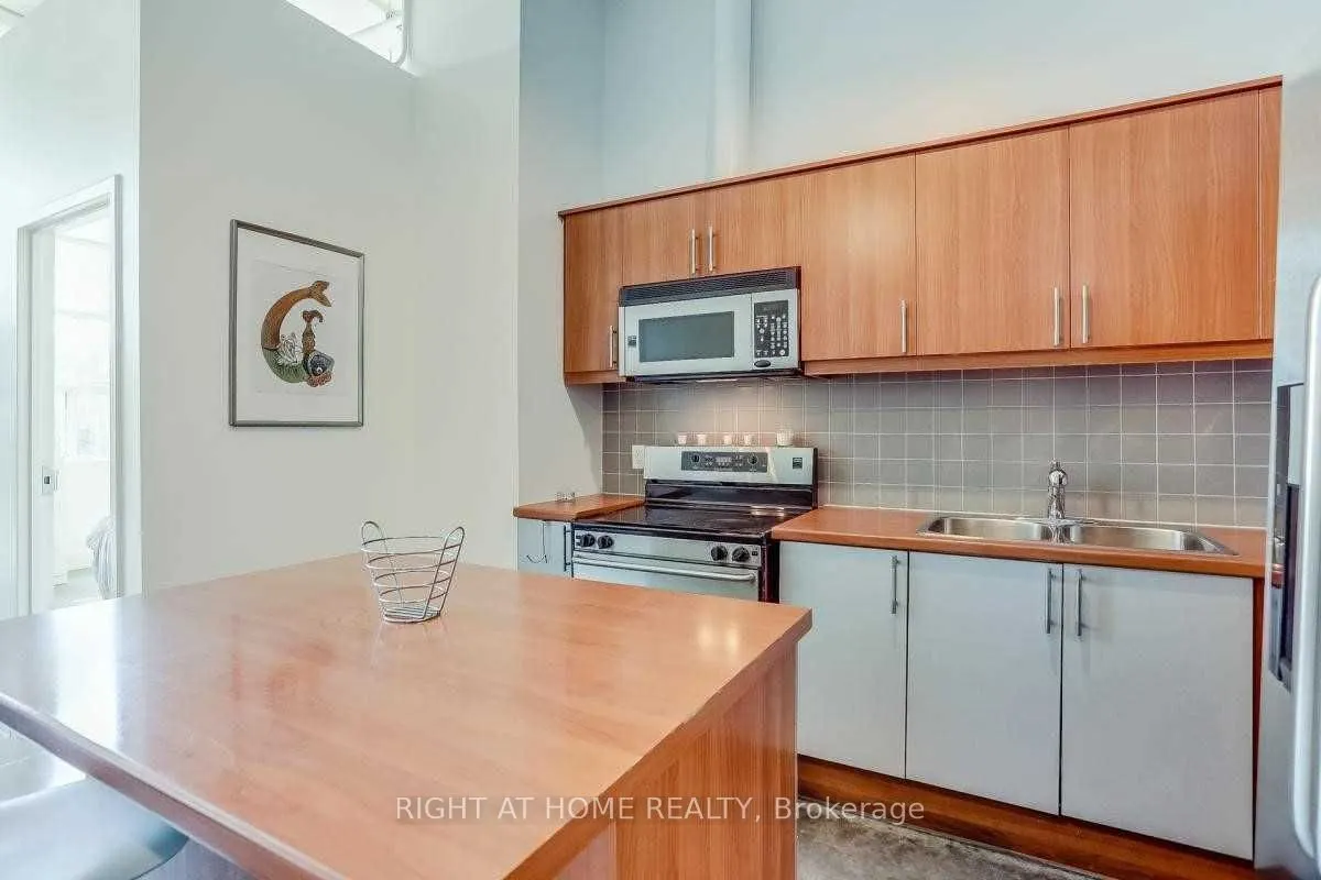 1001 Roselawn Avenue, #109