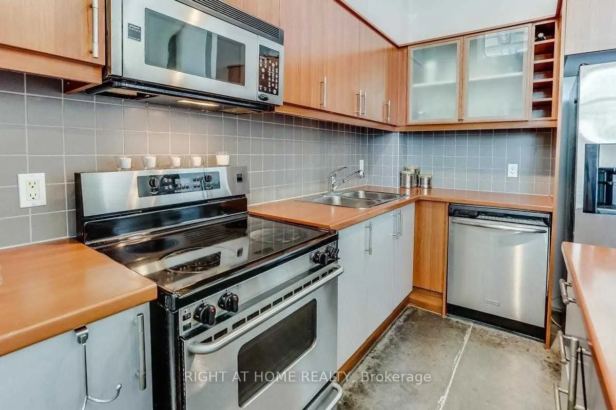 1001 Roselawn Avenue, #109