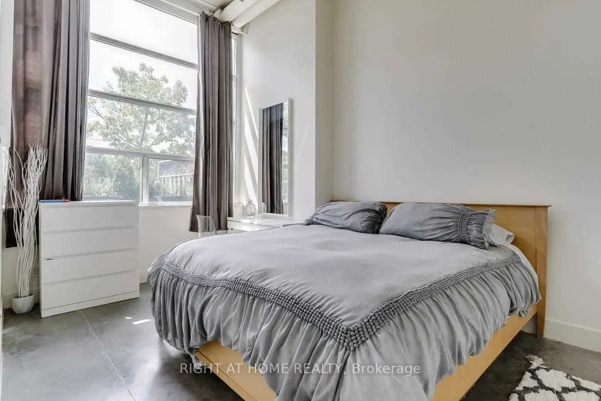 1001 Roselawn Avenue, #109