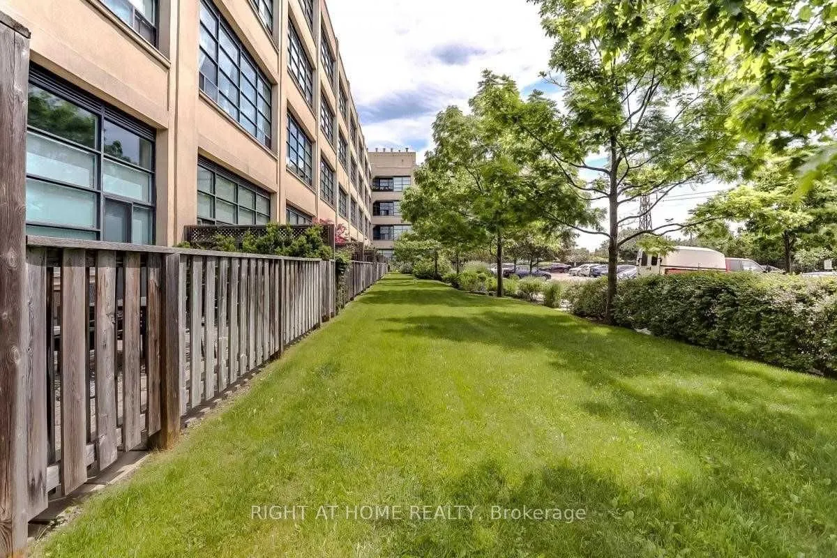 1001 Roselawn Avenue, #109