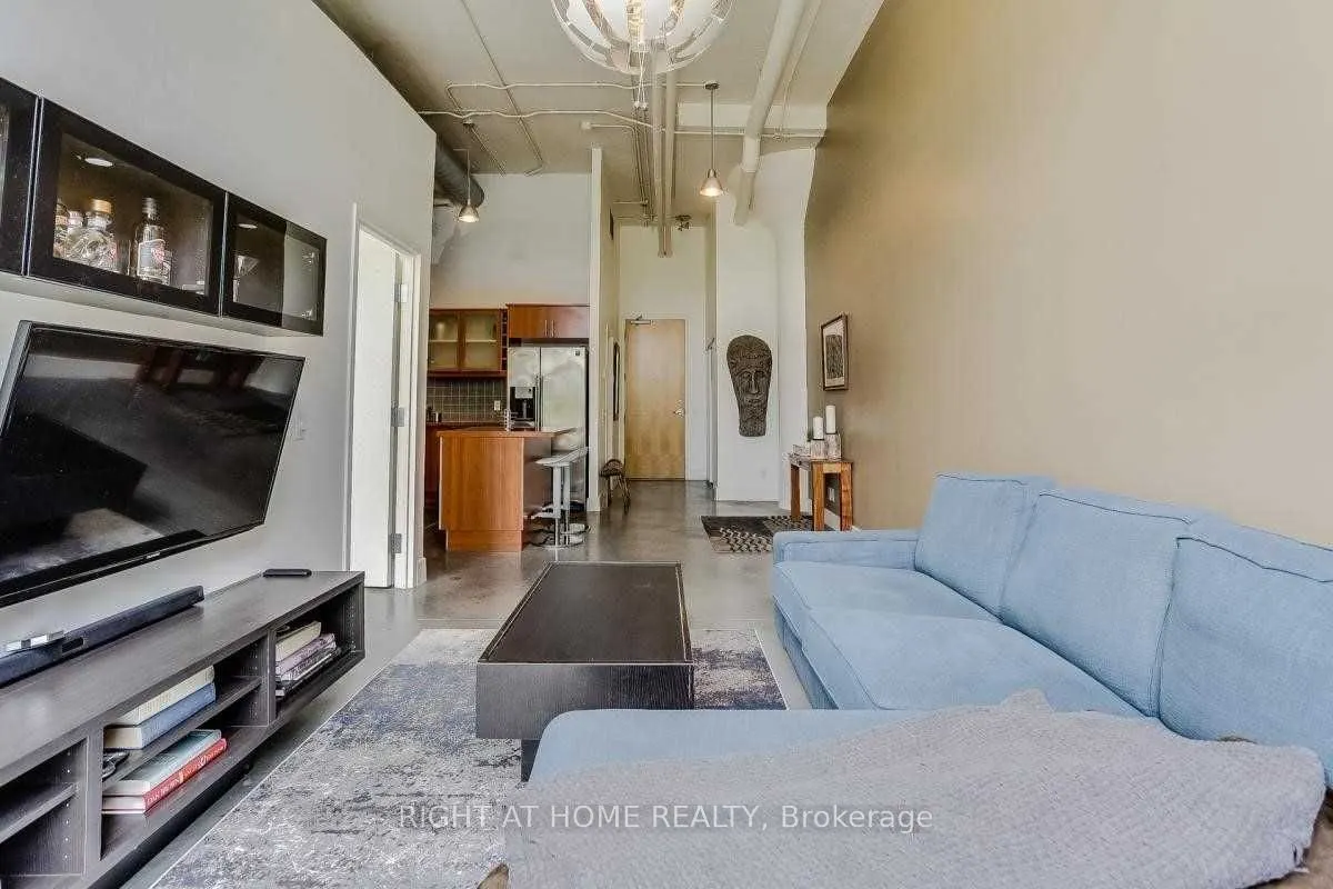 1001 Roselawn Avenue, #109