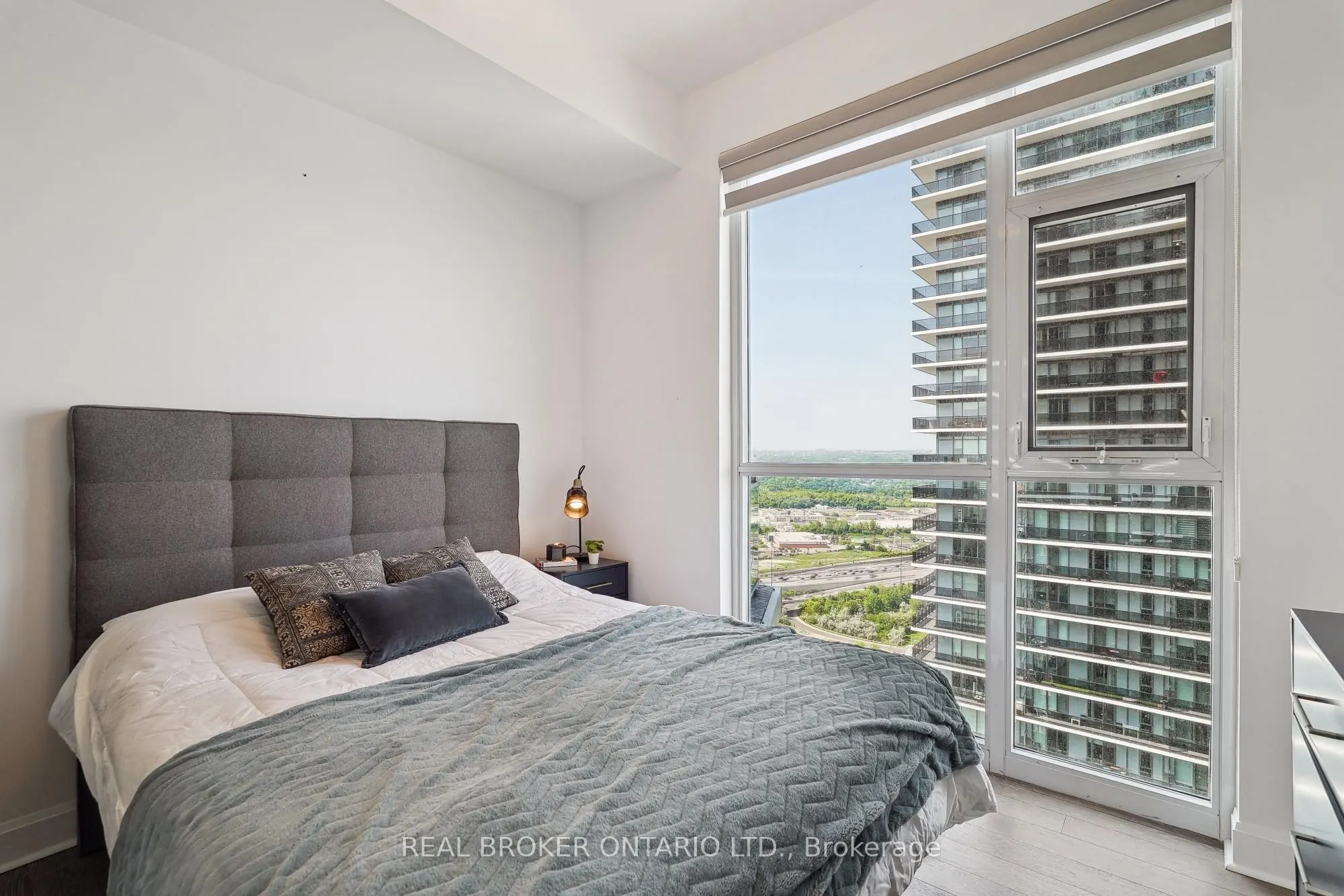 33 Shore Breeze Drive, #3704
