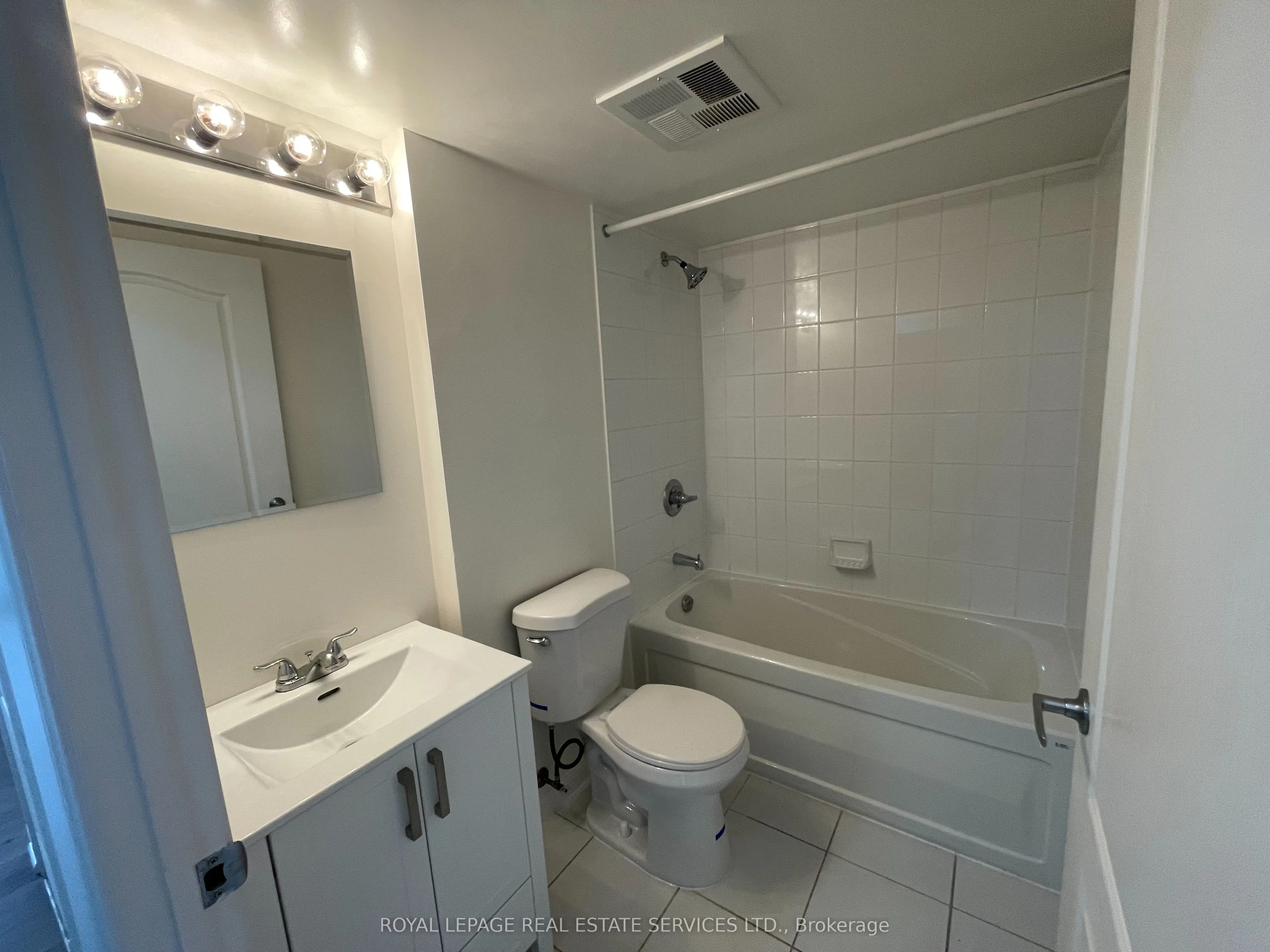4 Elsinore Path, #1105