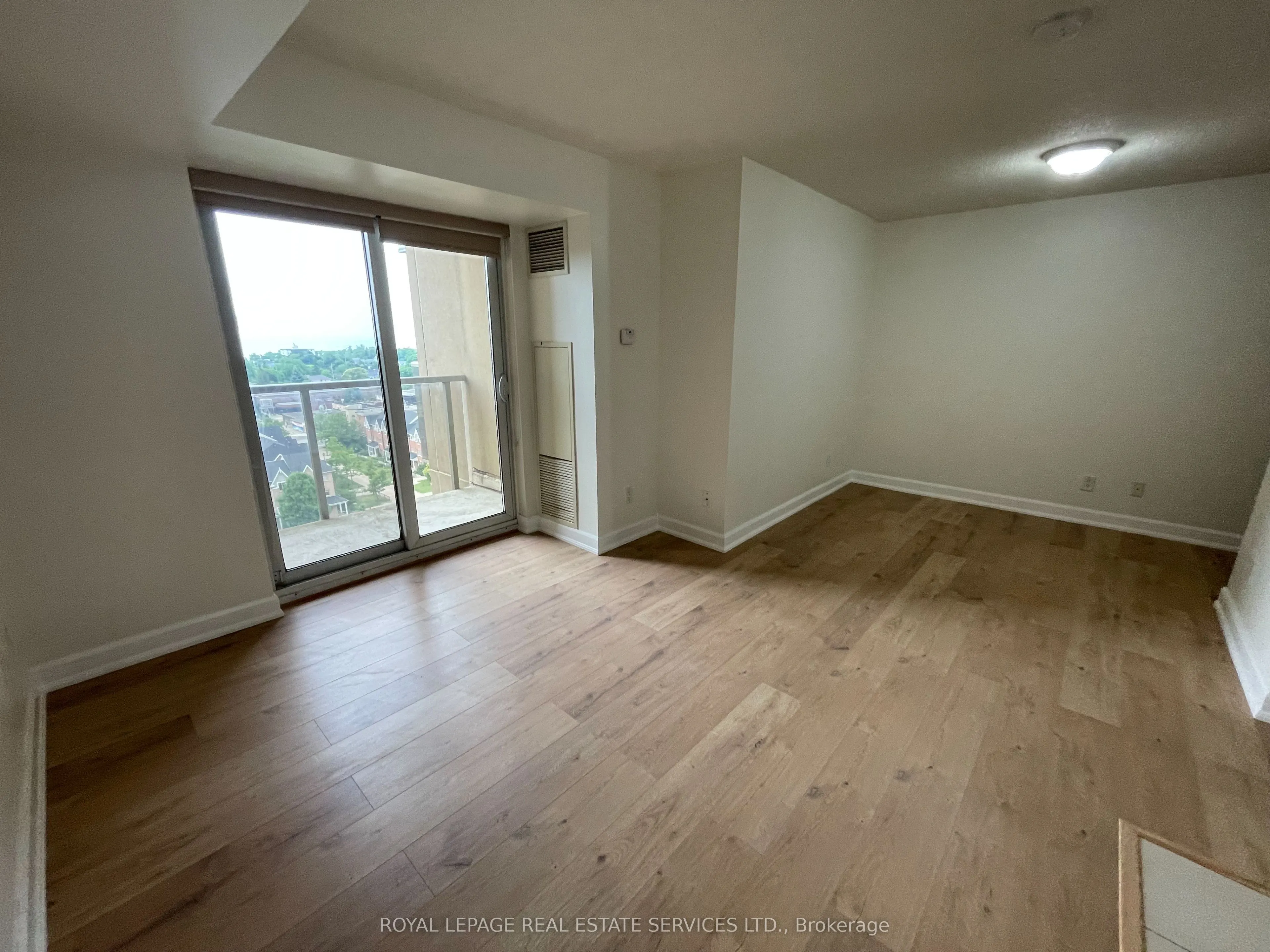 4 Elsinore Path, #1105