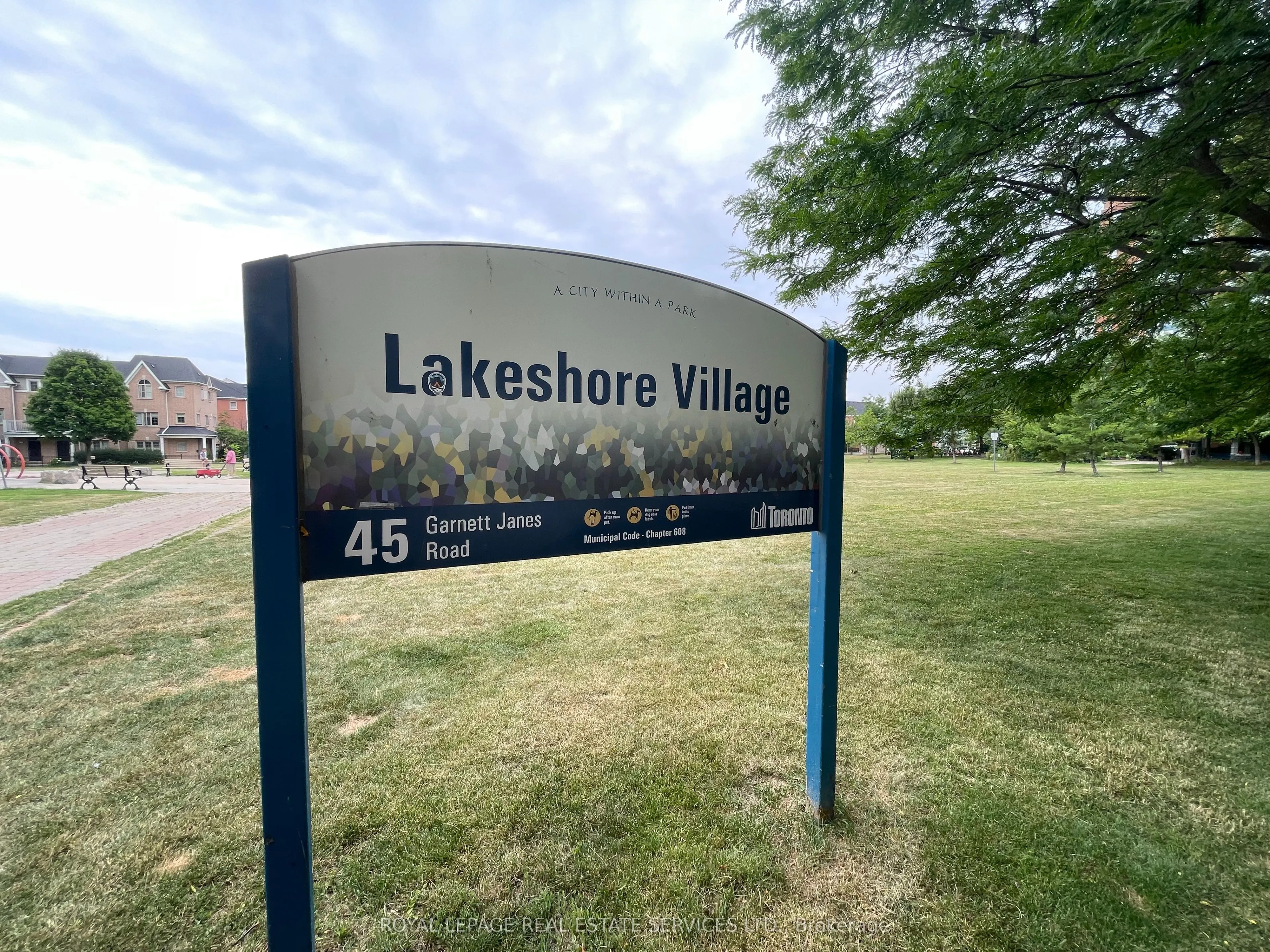 4 Elsinore Path, #1105