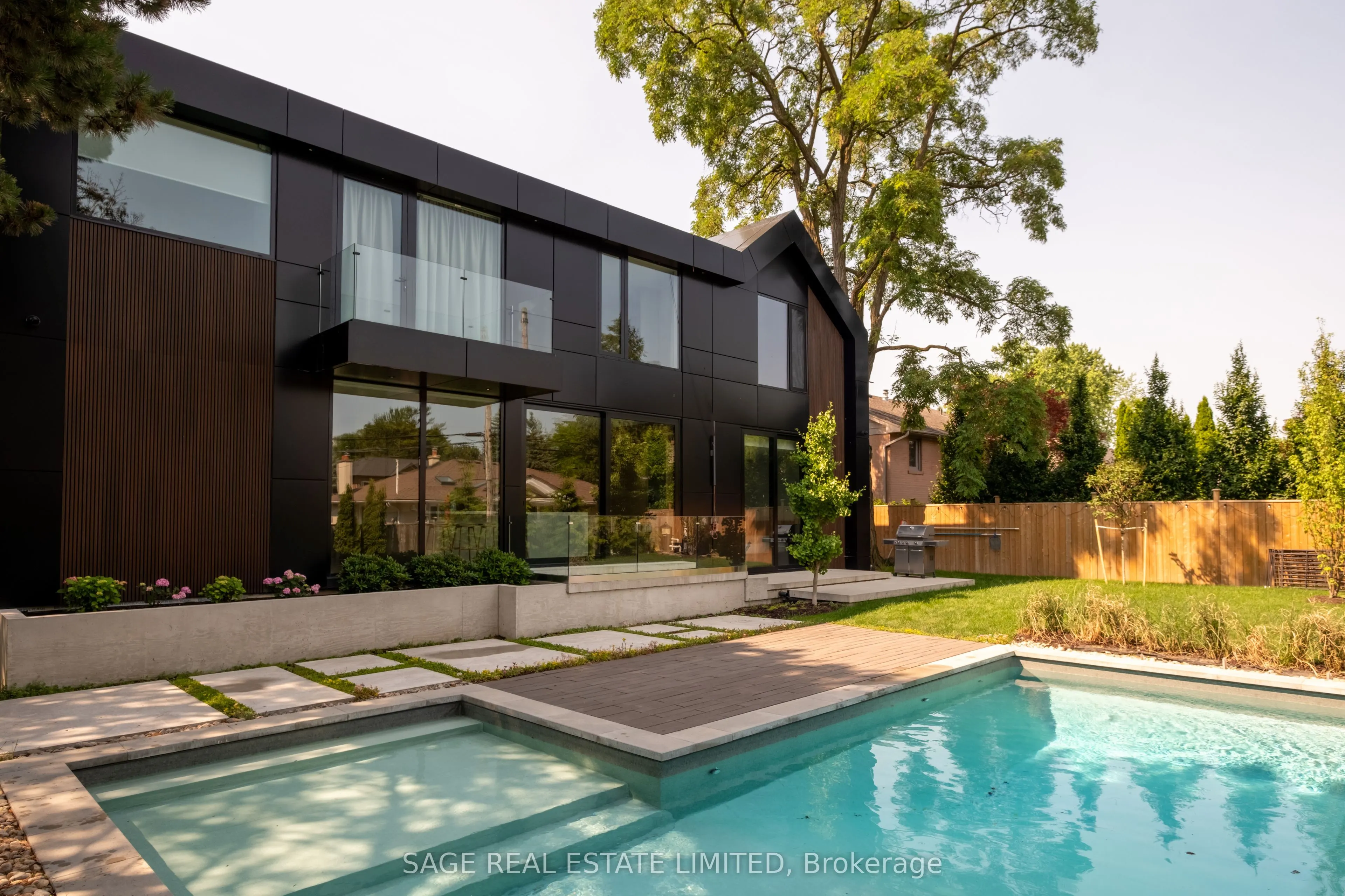 38 Ravensbourne Crescent