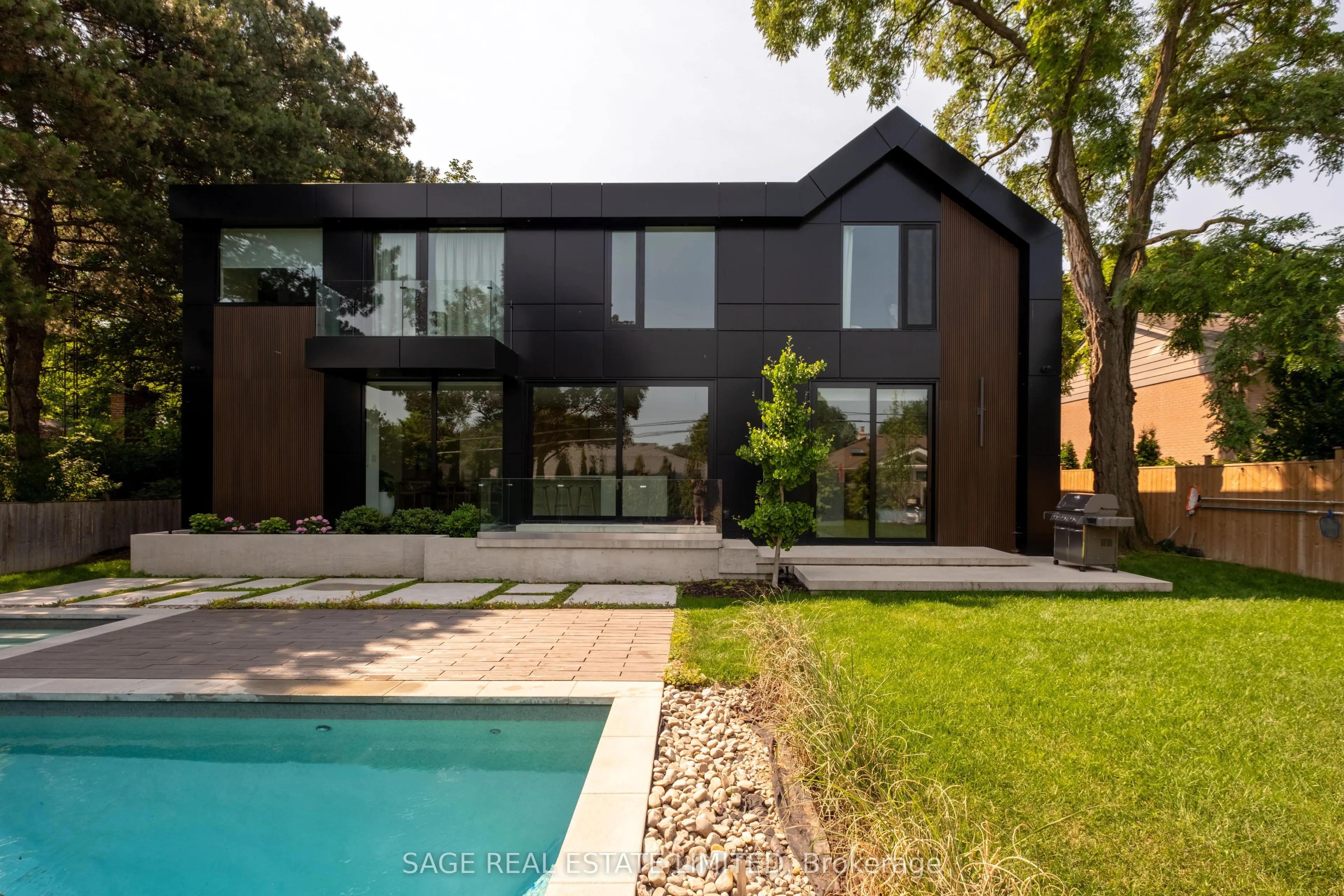 38 Ravensbourne Crescent