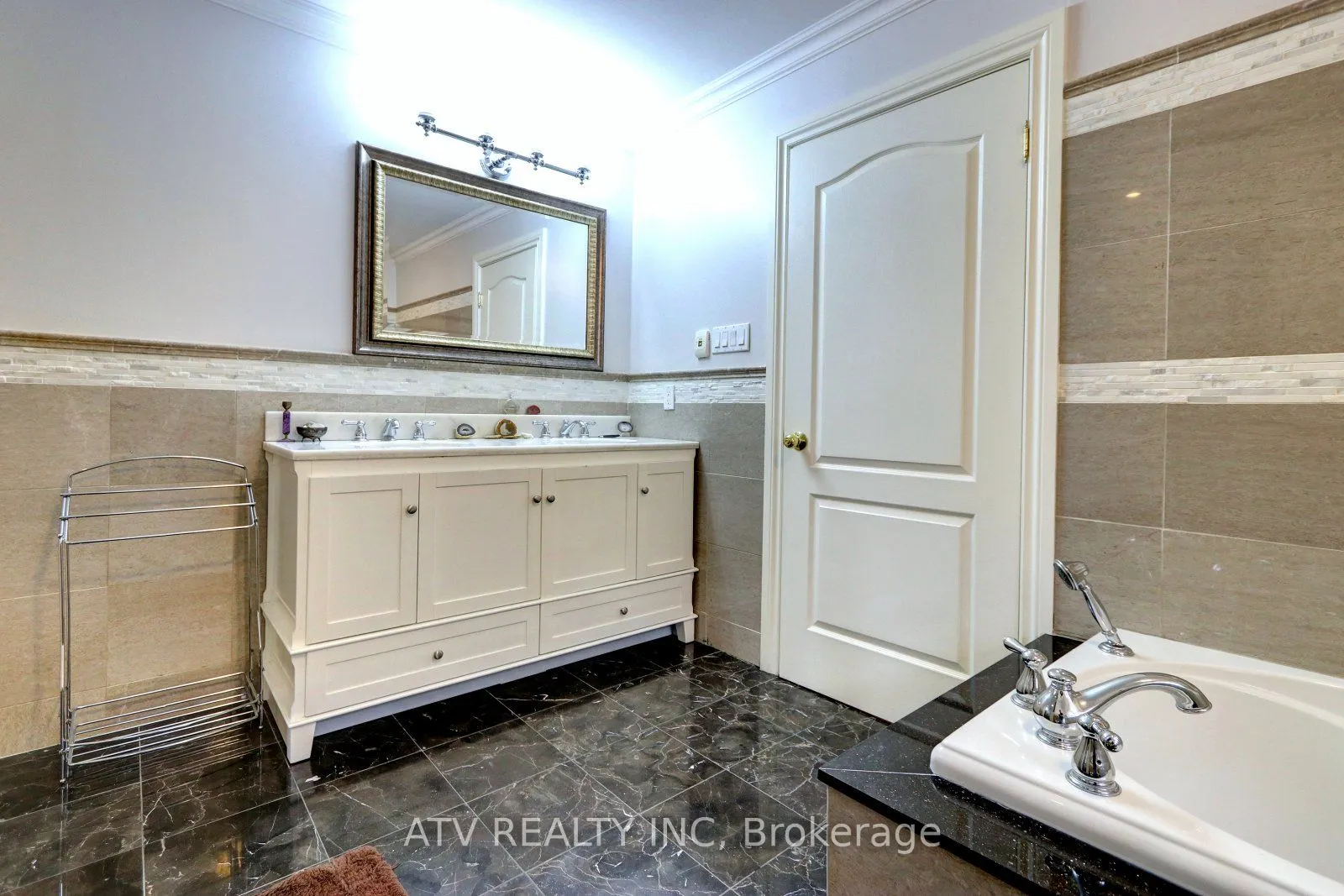 31 Shaver Avenue S