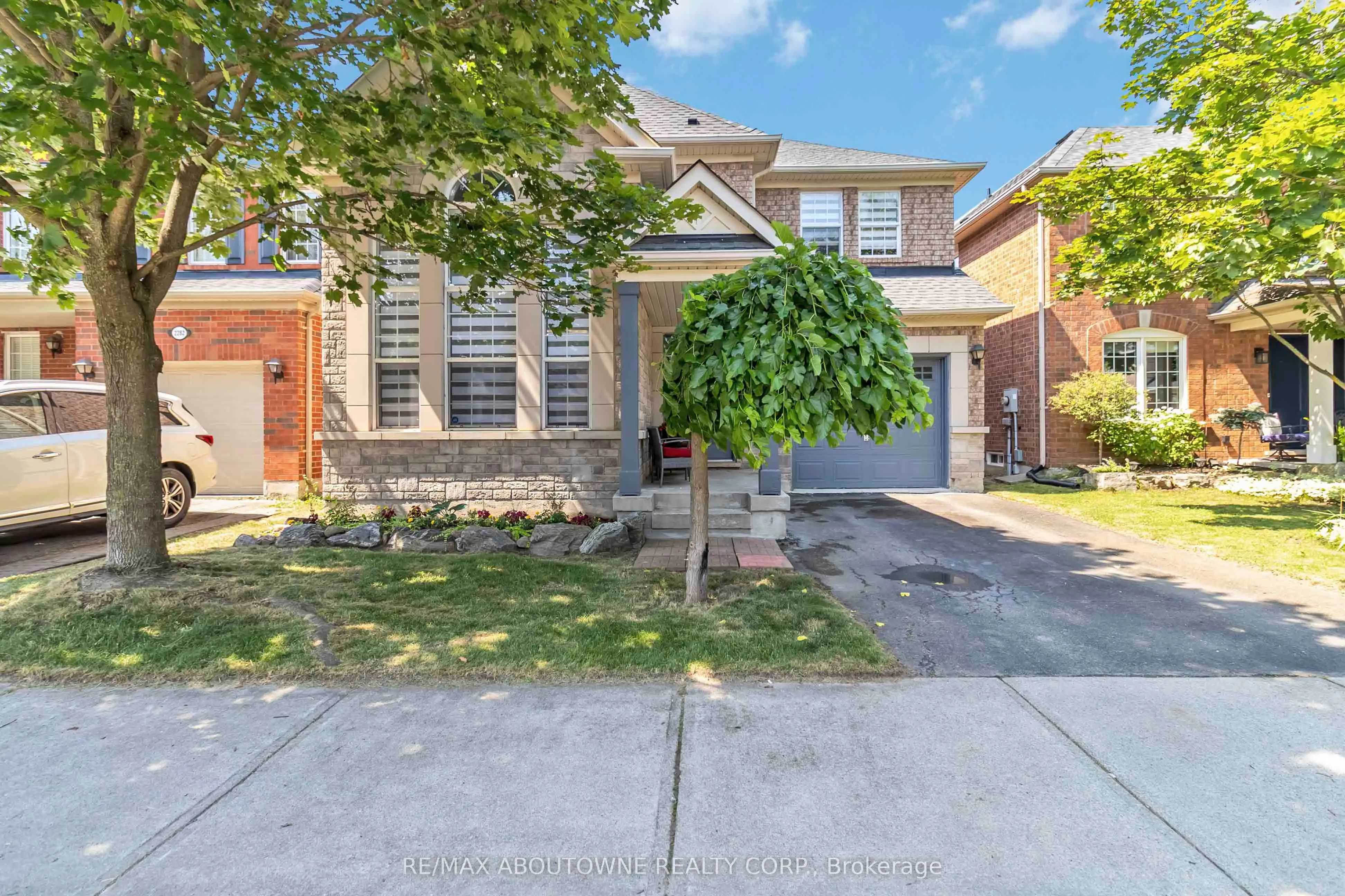 2286 Dunforest Crescent