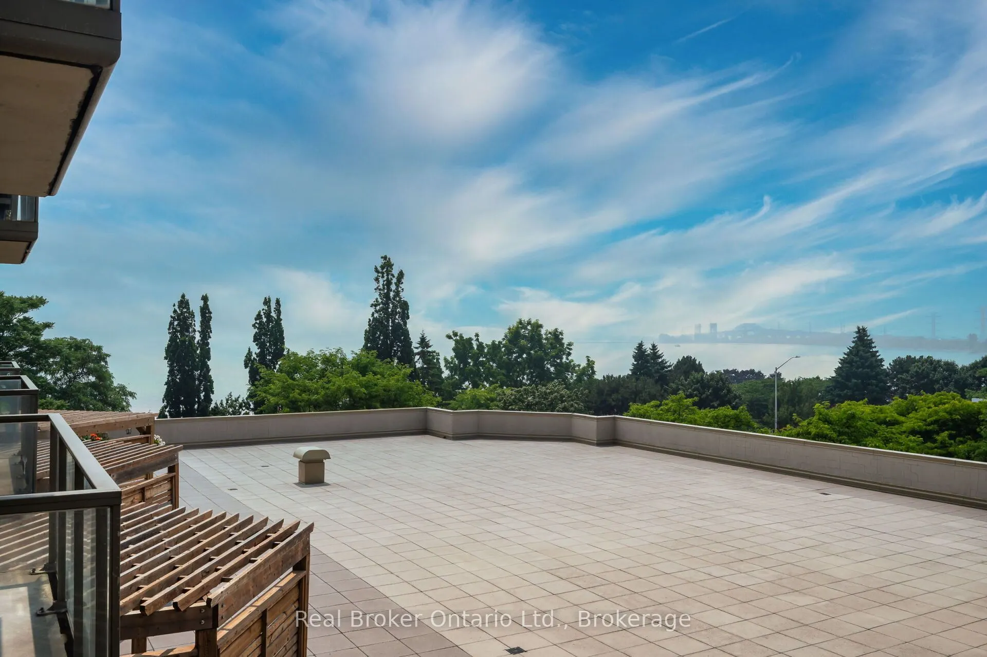 415 Locust Street, #406