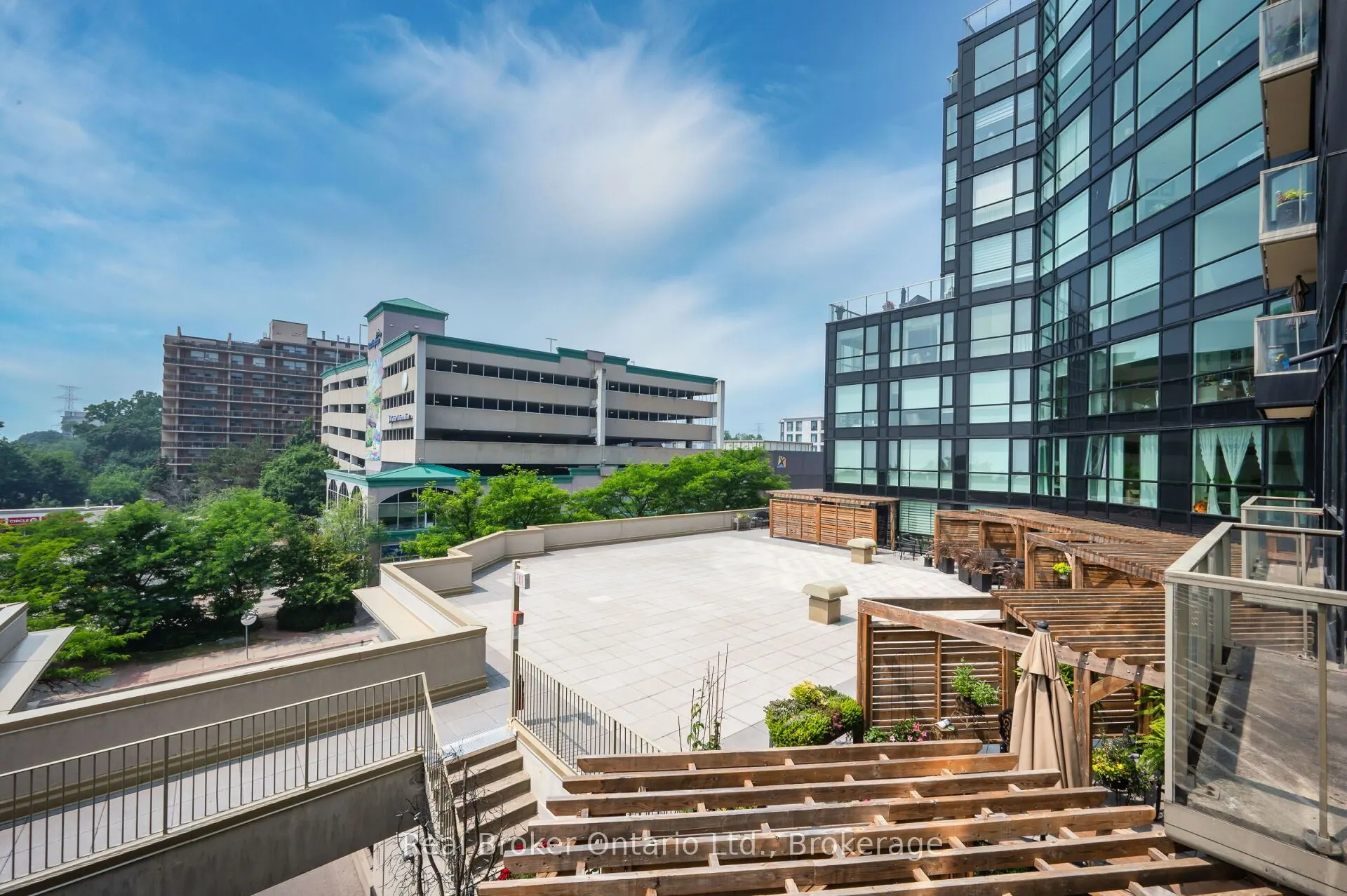 415 Locust Street, #406