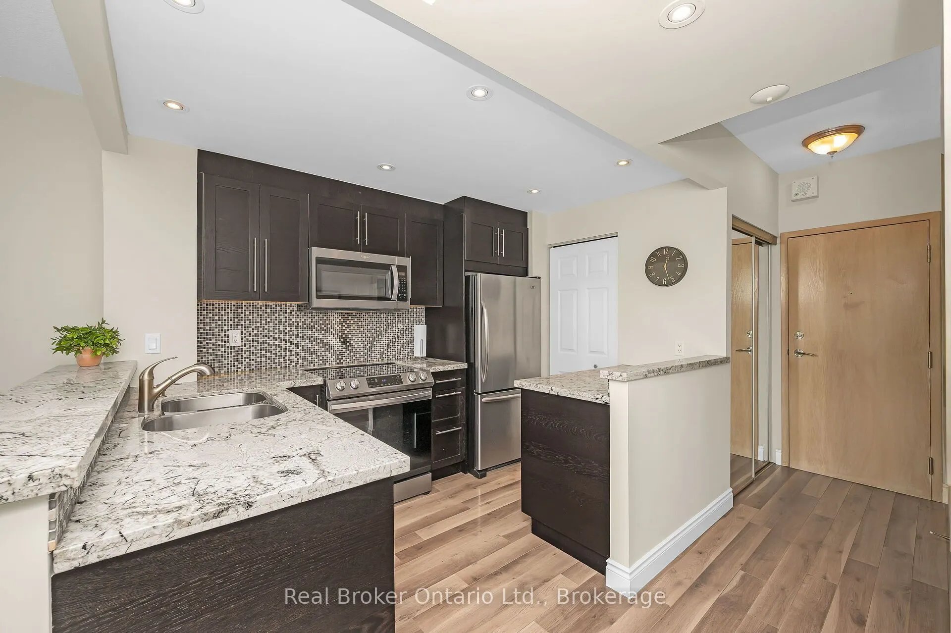 415 Locust Street, #406
