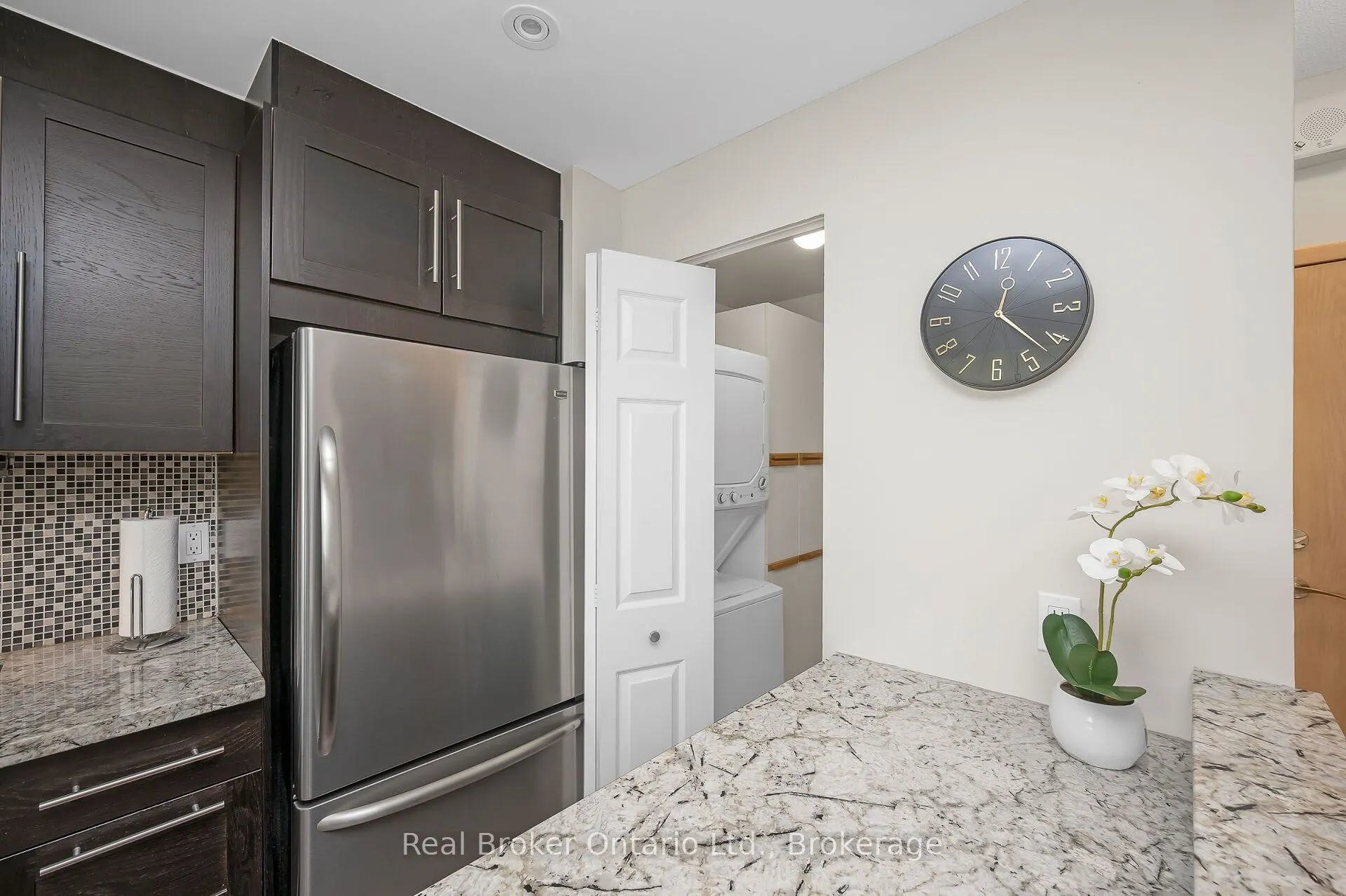 415 Locust Street, #406
