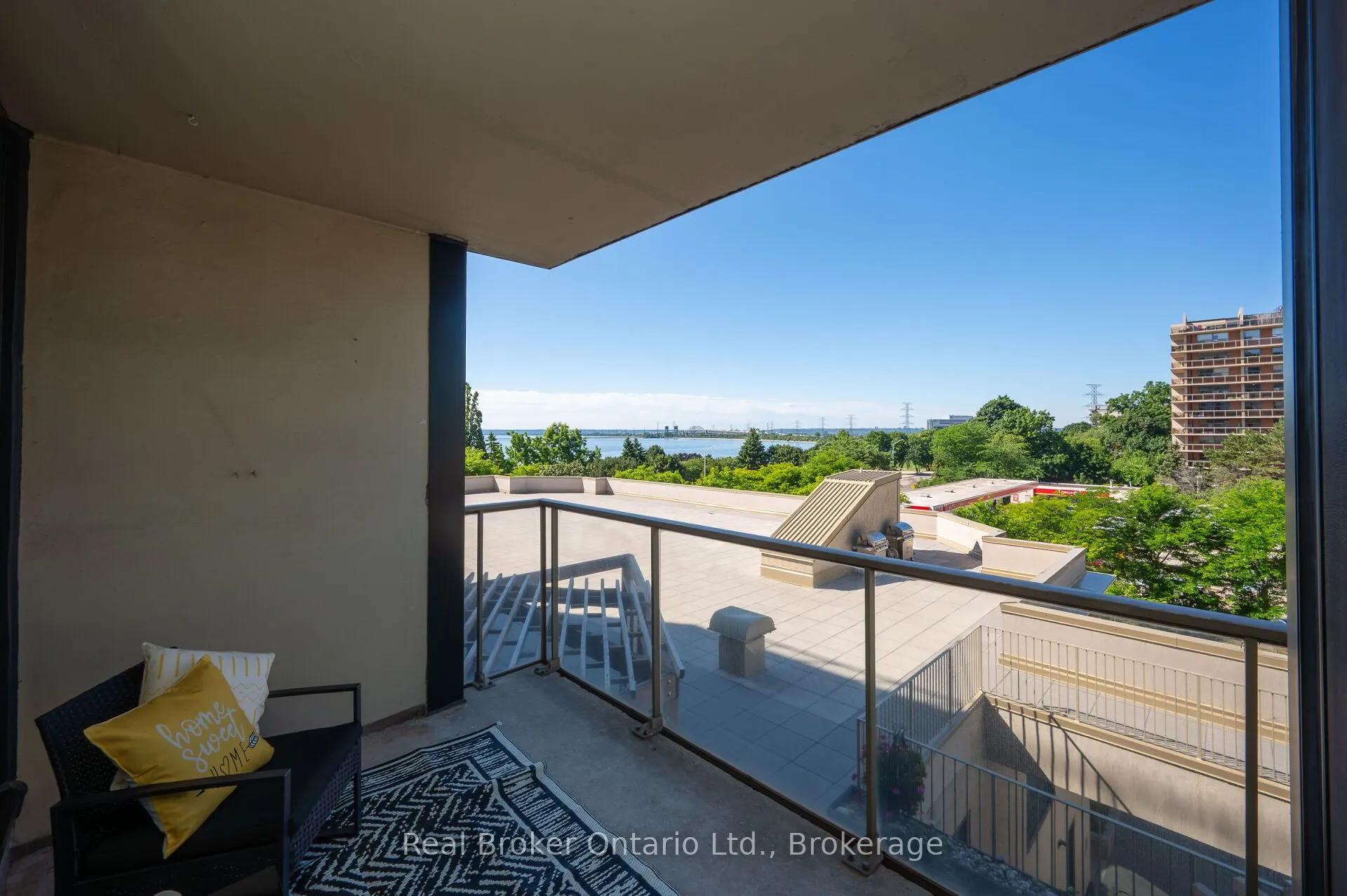 415 Locust Street, #406
